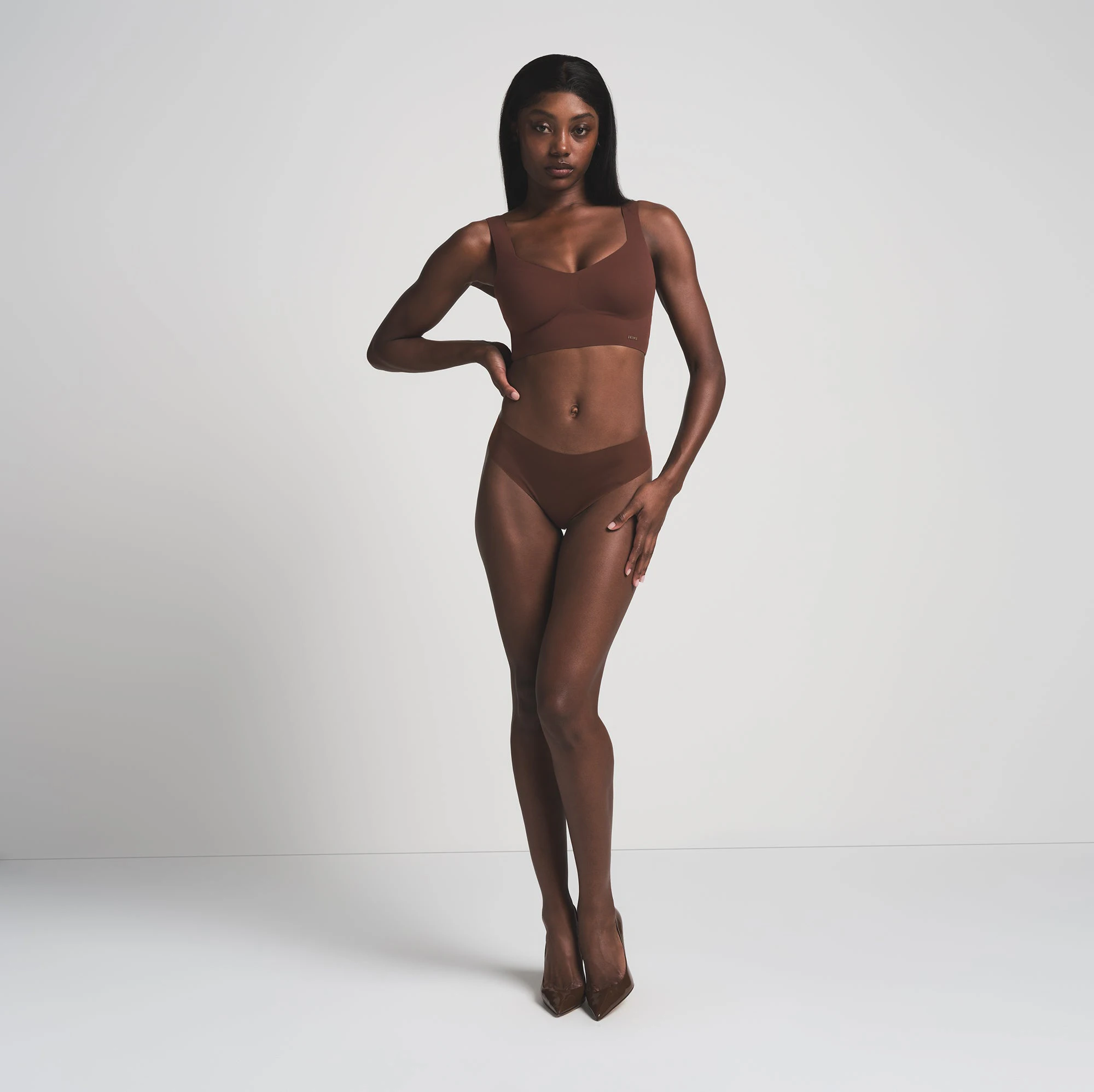 NAKED PLUNGE LONGLINE BRA WORN BY A MODEL IN FRONT VIEW | FOCUS: 0.0, 1.0, 0.9