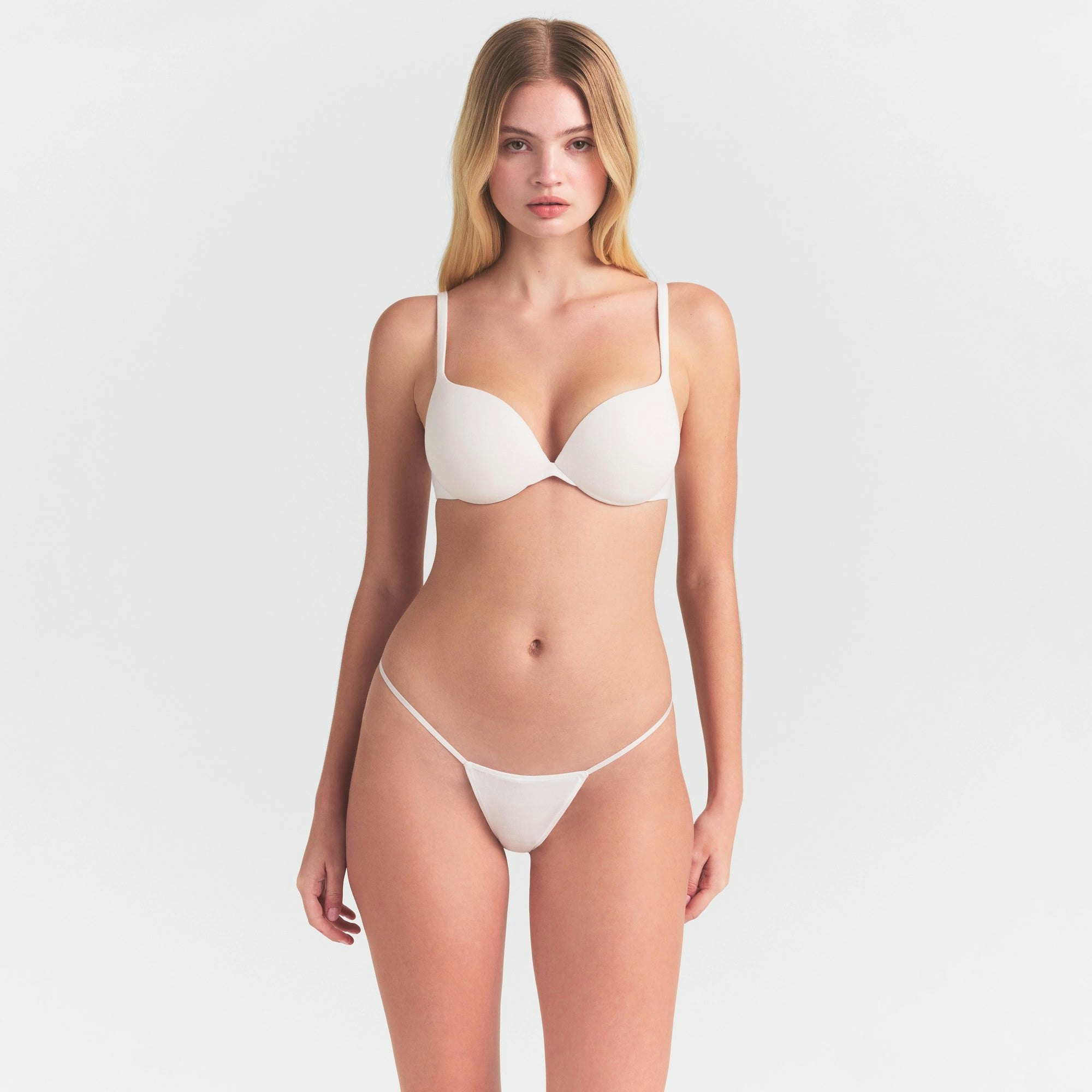 EVERYDAY COTTON ULTIMATE TEARDROP PUSH-UP BRA | SNOW ON A MODEL SIDE VIEW @ | FOCUS: 0.0, 1.0, 0.9