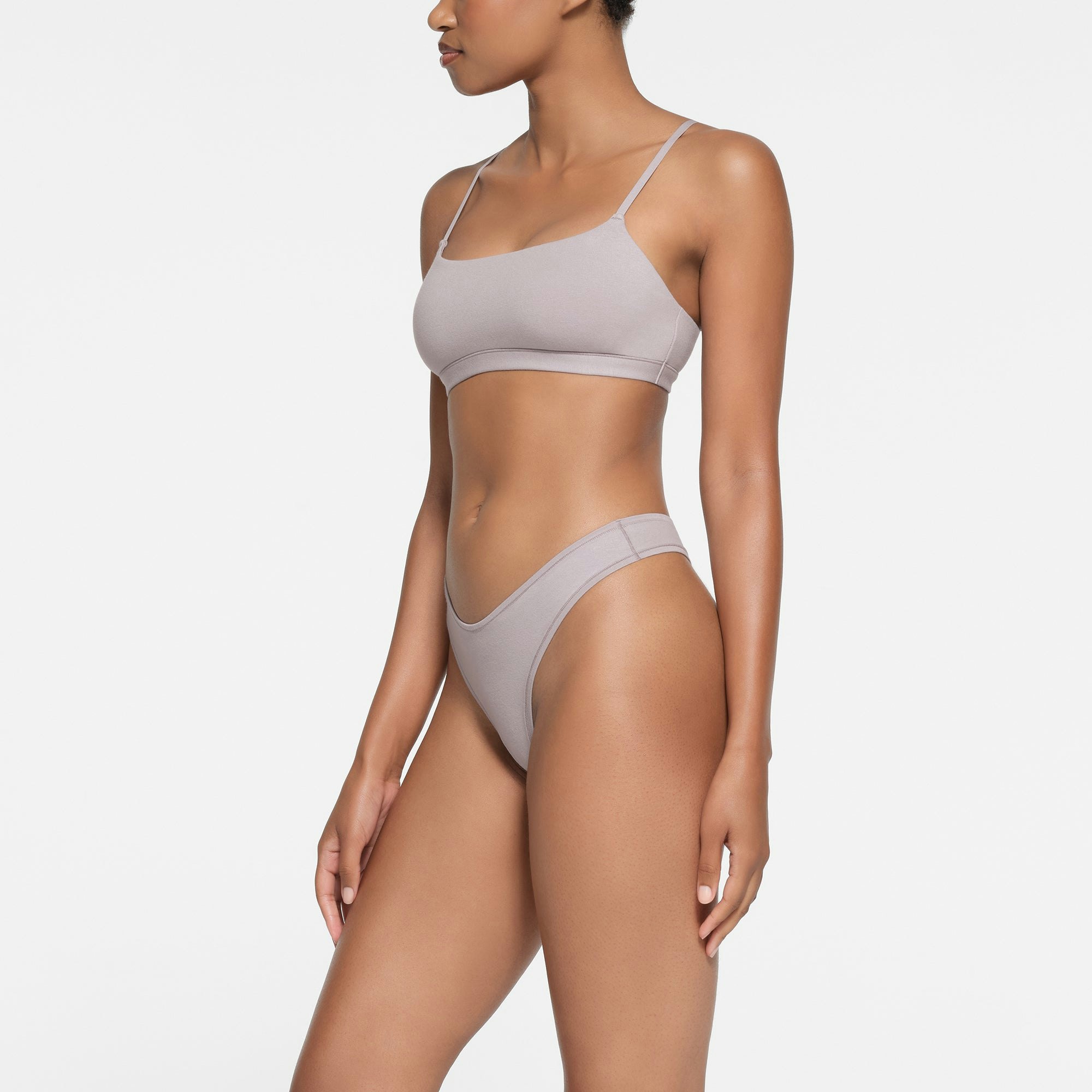 COTTON JERSEY SCOOP BRALETTE | OYSTER ON A MODEL SIDE VIEW