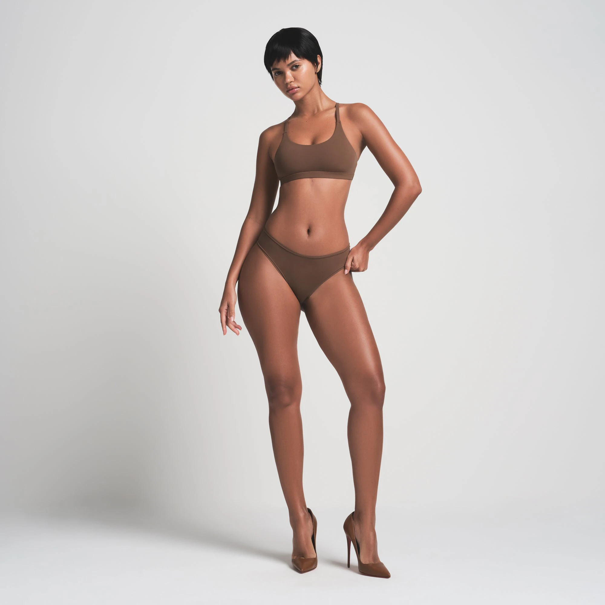 FITS EVERYBODY RACERBACK BRALETTE | JASPER ON A MODEL FRONT VIEW | FOCUS: 0.0, 1.0, 0.9