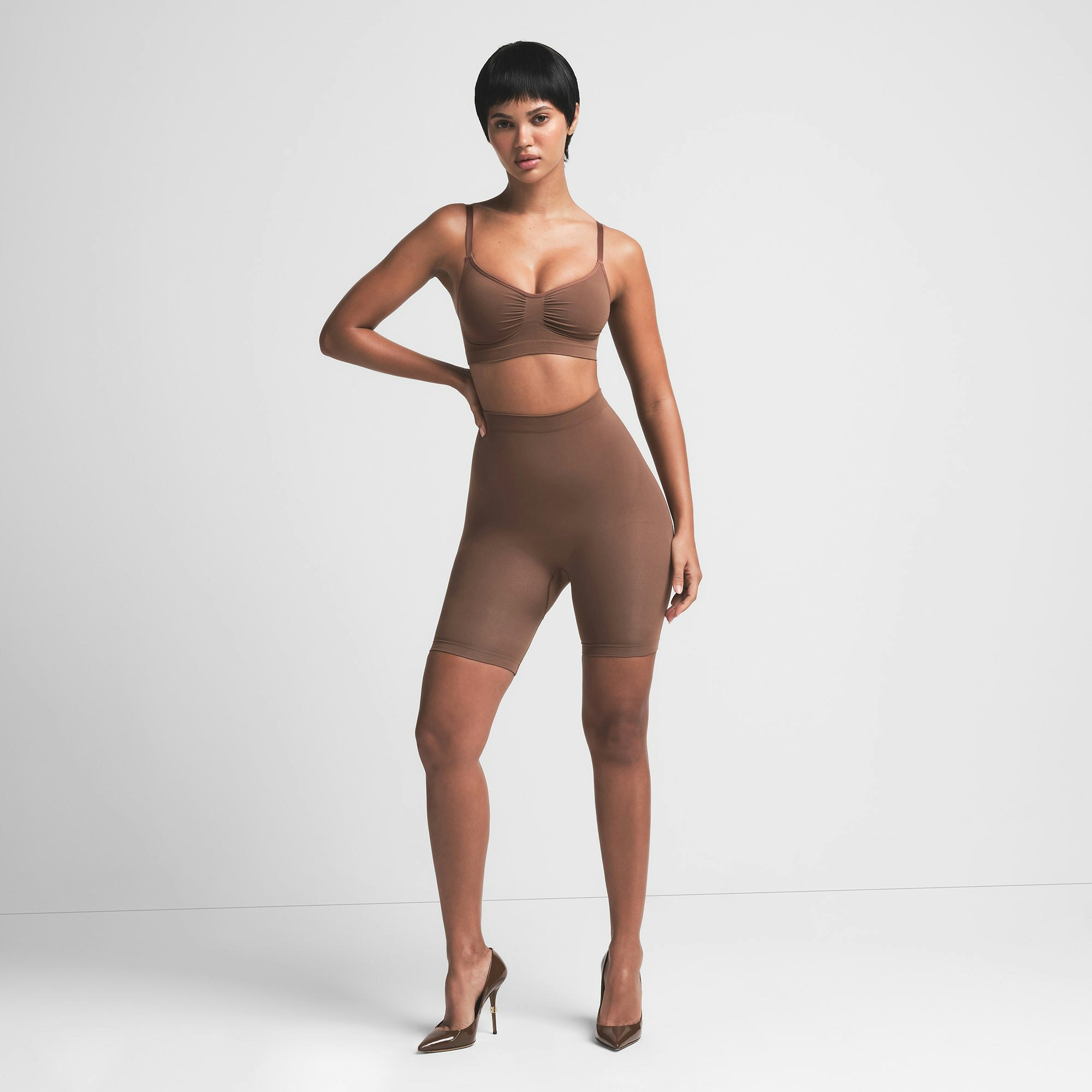 SEAMLESS SCULPT BRALETTE | JASPER ON A MODEL FRONT VIEW | FOCUS: 0.0, 1.0, 0.9