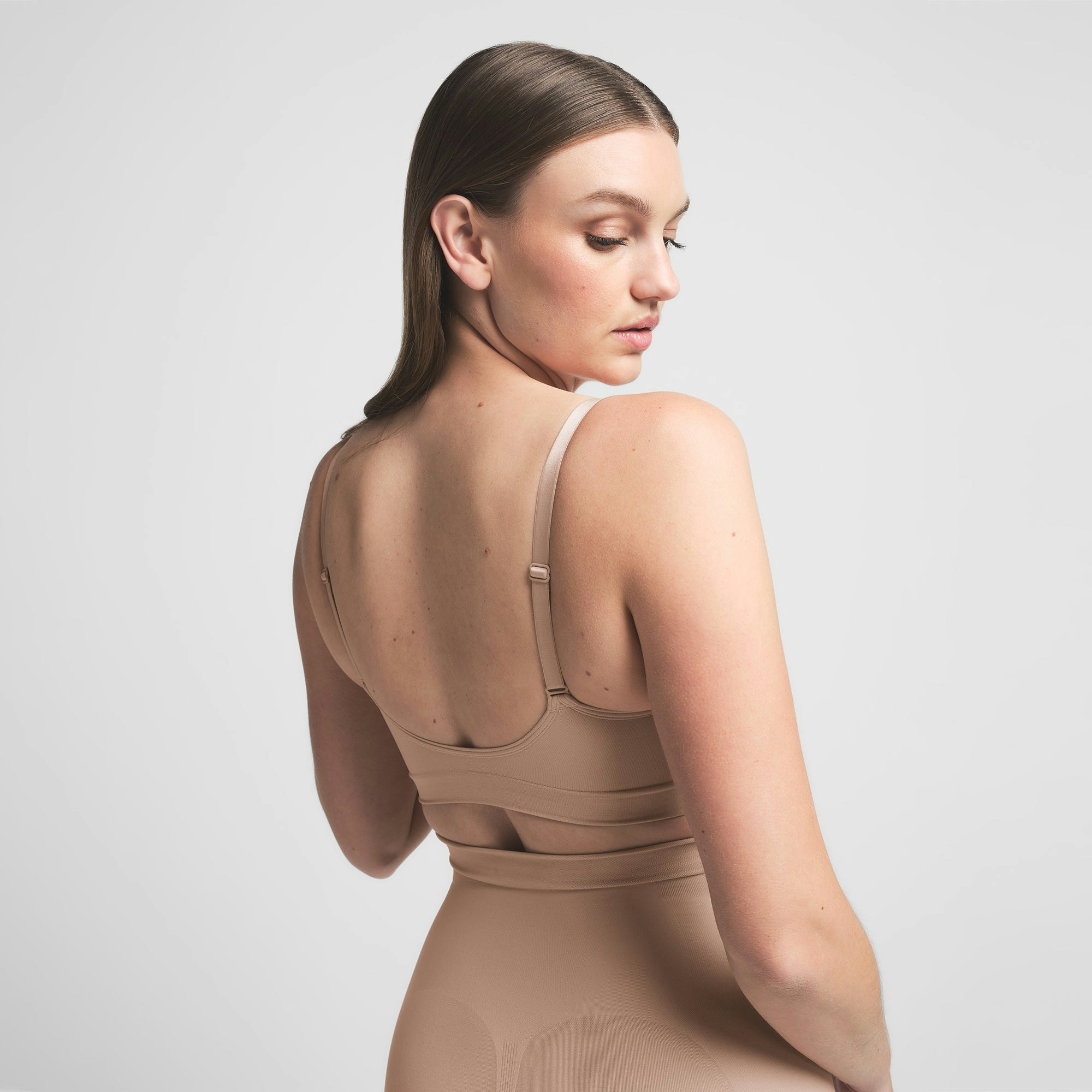 SEAMLESS SCULPT BRALETTE | MICA ON A MODEL BACK VIEW | FOCUS: 0.0, 1.0, 0.9