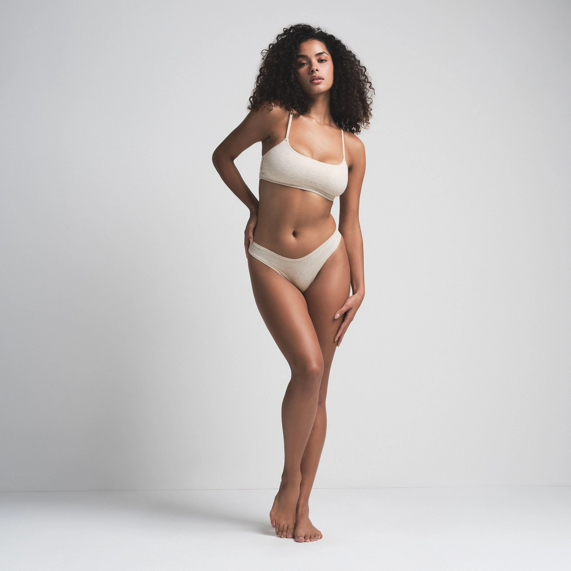COTTON JERSEY SCOOP BRALETTE 2-PACK | HEATHER OATMEAL AND SPRUCE ON A MODEL FRONT VIEW