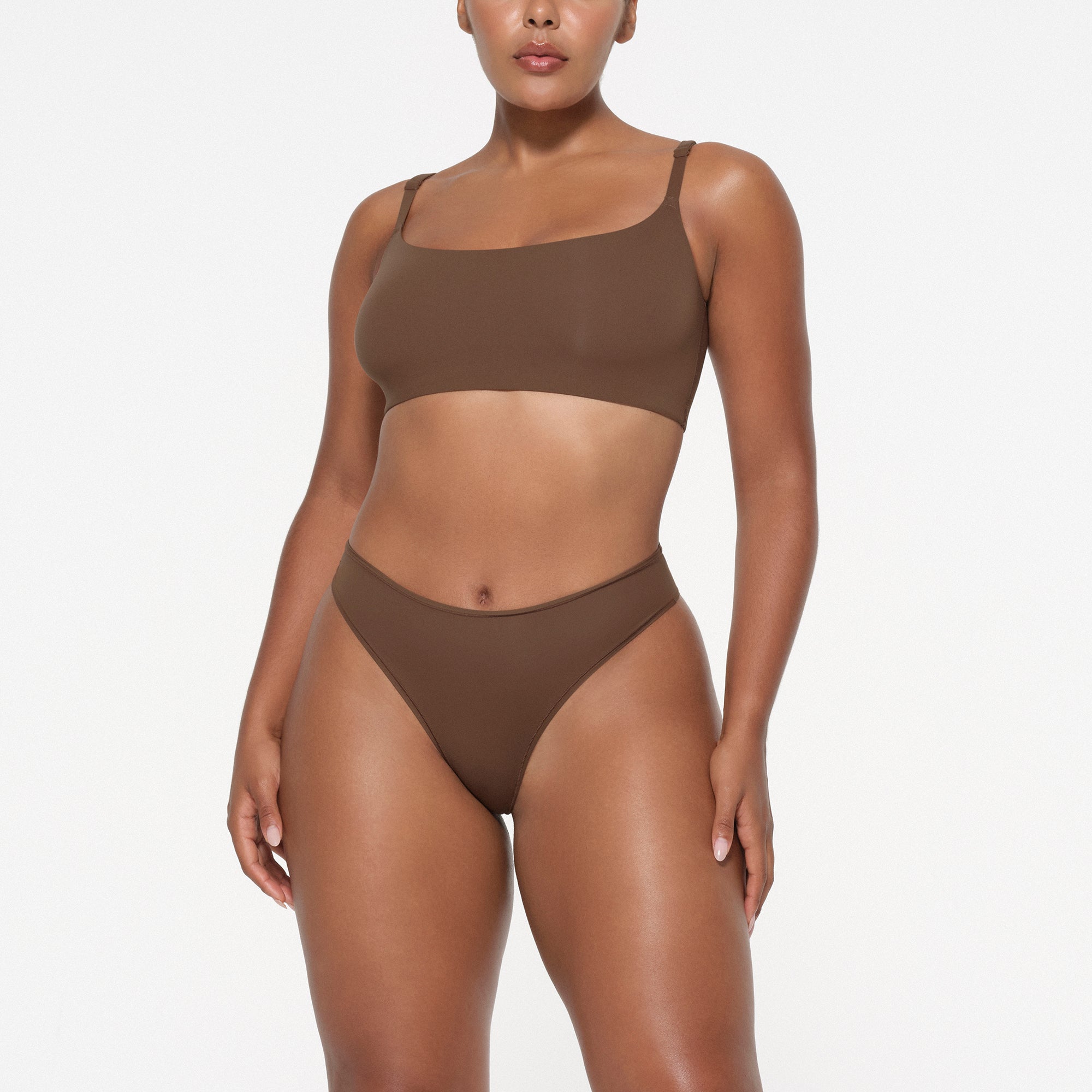 FITS EVERYBODY BACK SMOOTHER BRALETTE | JASPER ON A MODEL FRONT VIEW