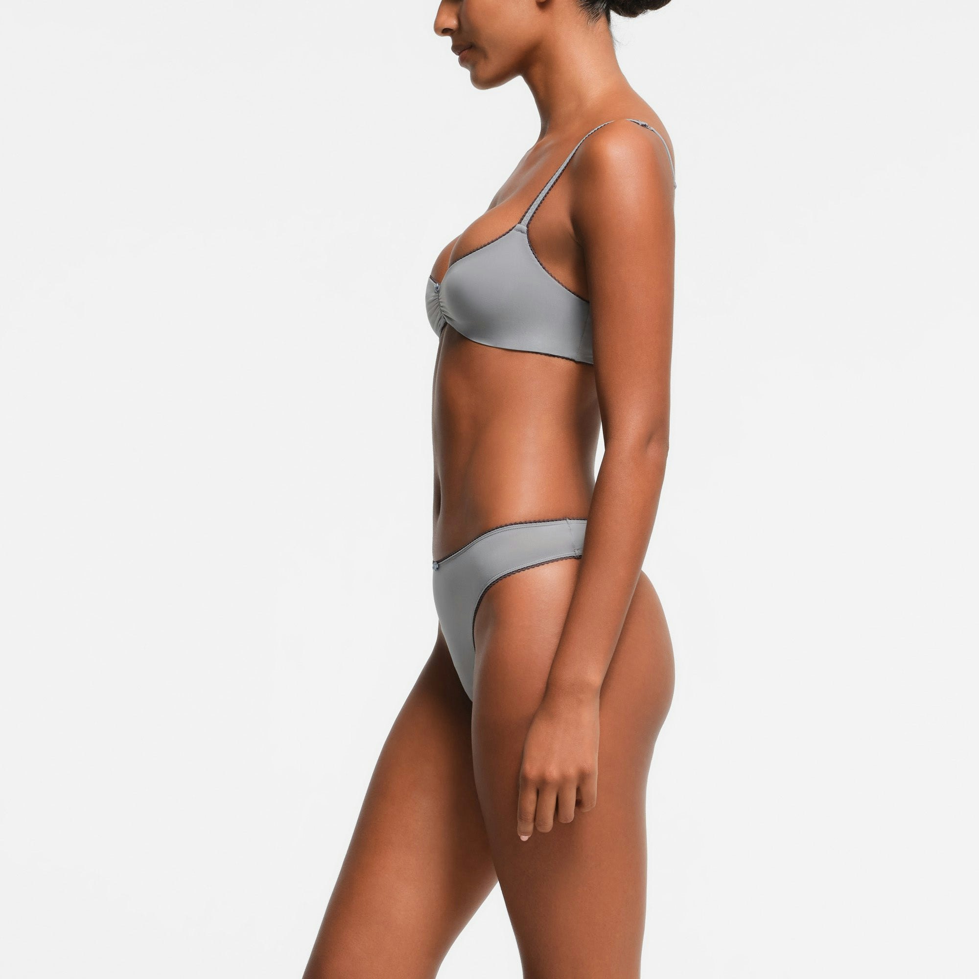 FITS EVERYBODY PICOT TRIM SKIMPY SCOOP BRALETTE | PACIFIC ON A MODEL SIDE VIEW