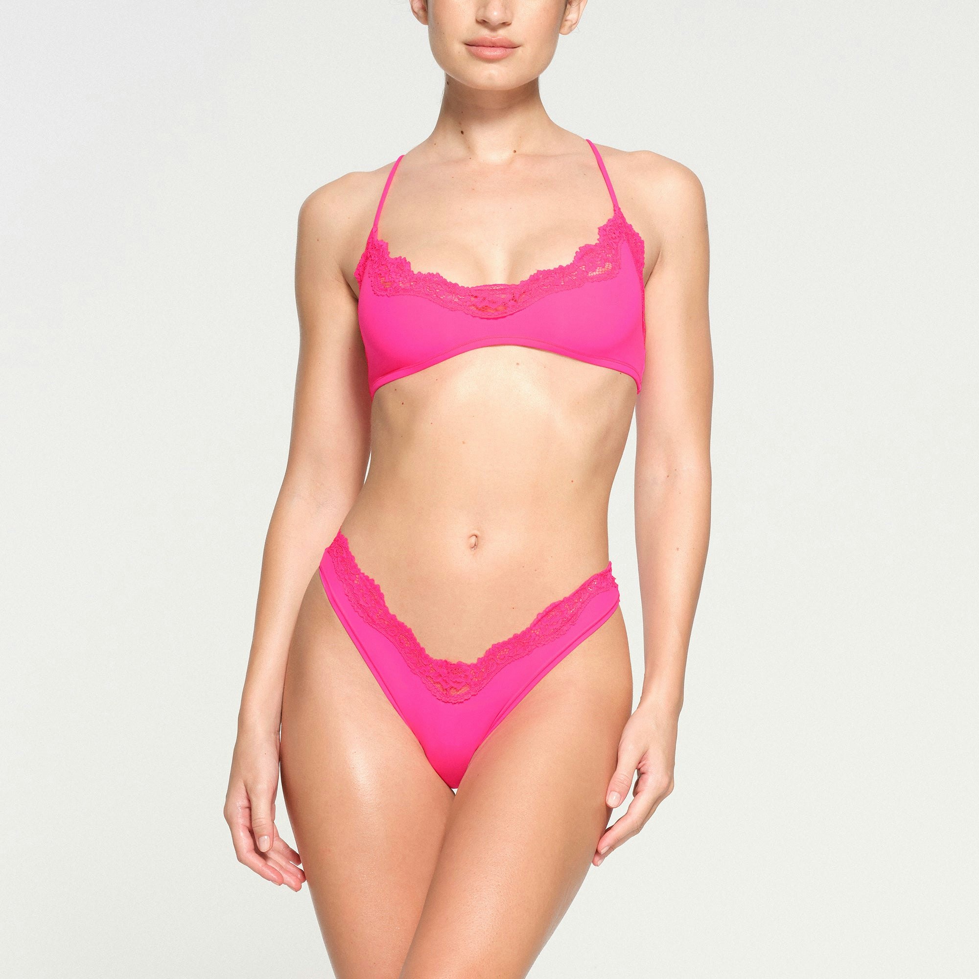 FITS EVERYBODY LACE SCOOP BRALETTE 2-PACK | CHERRY MULTI ON A MODEL FRONT VIEW