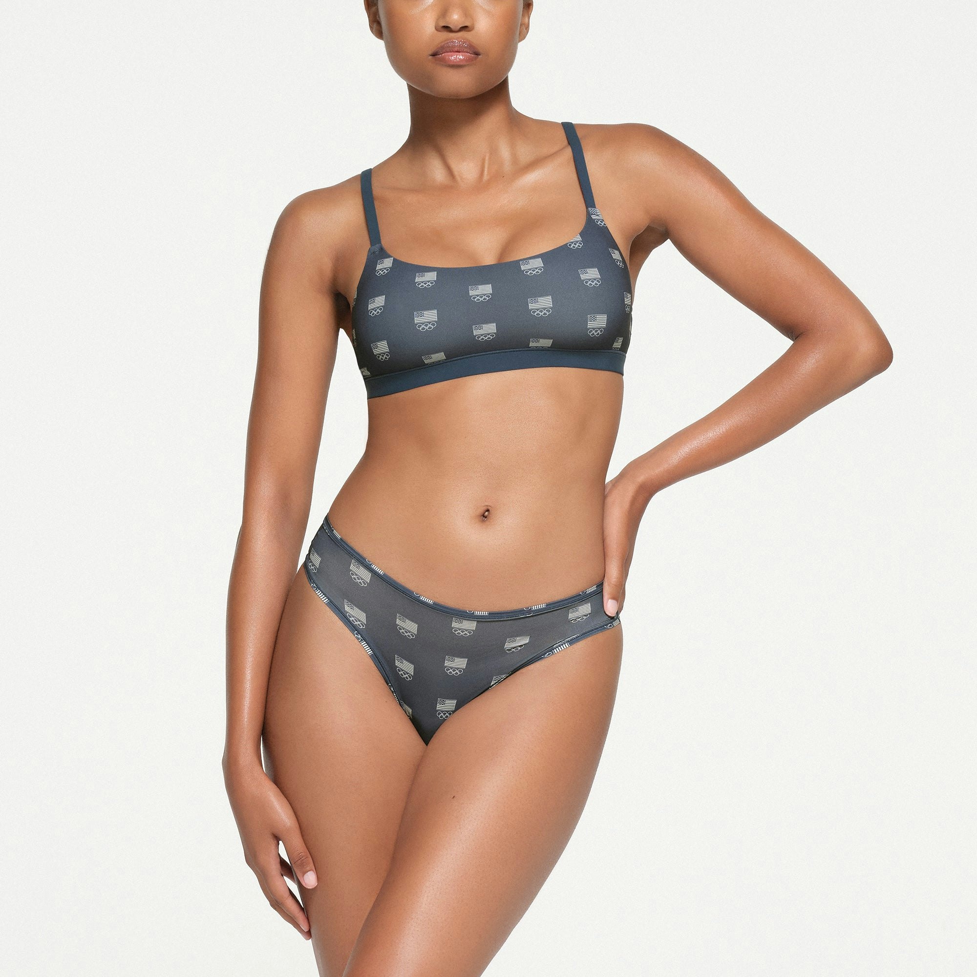 SKIMS FOR TEAM USA FITS EVERYBODY OLYMPIC SCOOP BRALETTE | NAVY ON A MODEL FRONT VIEW