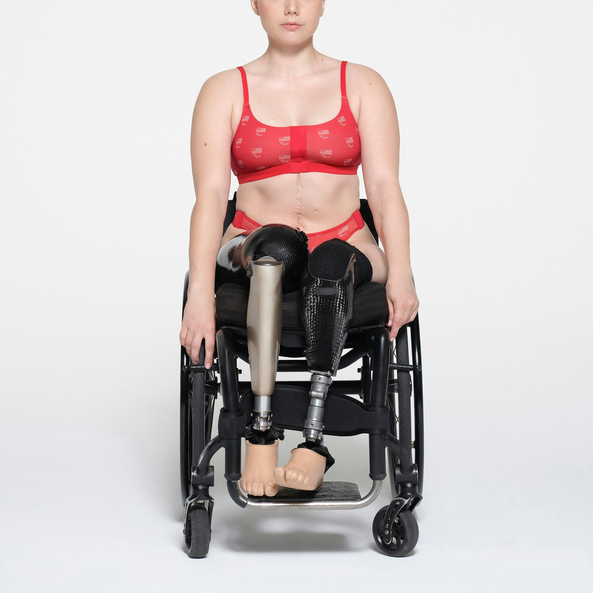SKIMS FOR TEAM USA FITS EVERYBODY ADAPTIVE PARALYMPIC SCOOP BRALETTE | RED ON A MODEL FRONT VIEW | FOCUS: 0.1, 1, 0.9