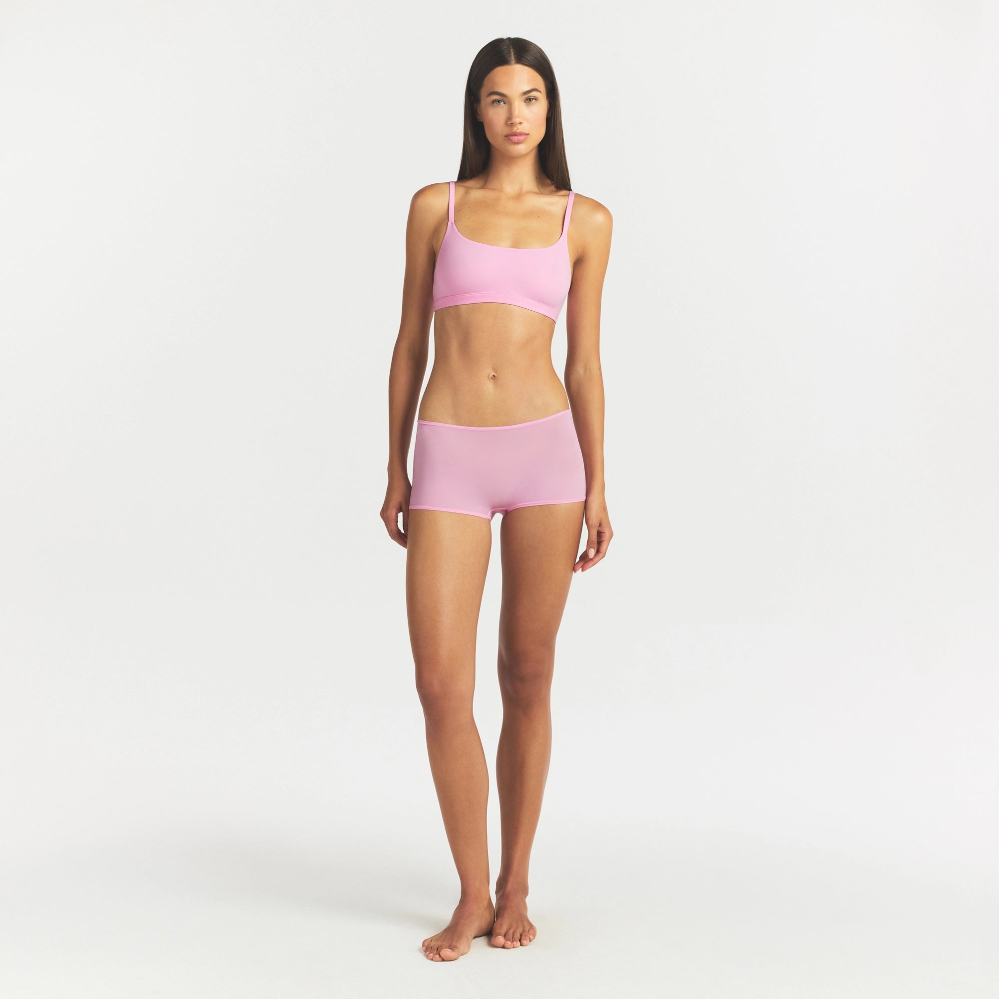 FITS EVERYBODY SCOOP BRALETTE | BUBBLE GUM ON A MODEL FRONT VIEW @ | FOCUS: 0.0, 1.0, 0.9
