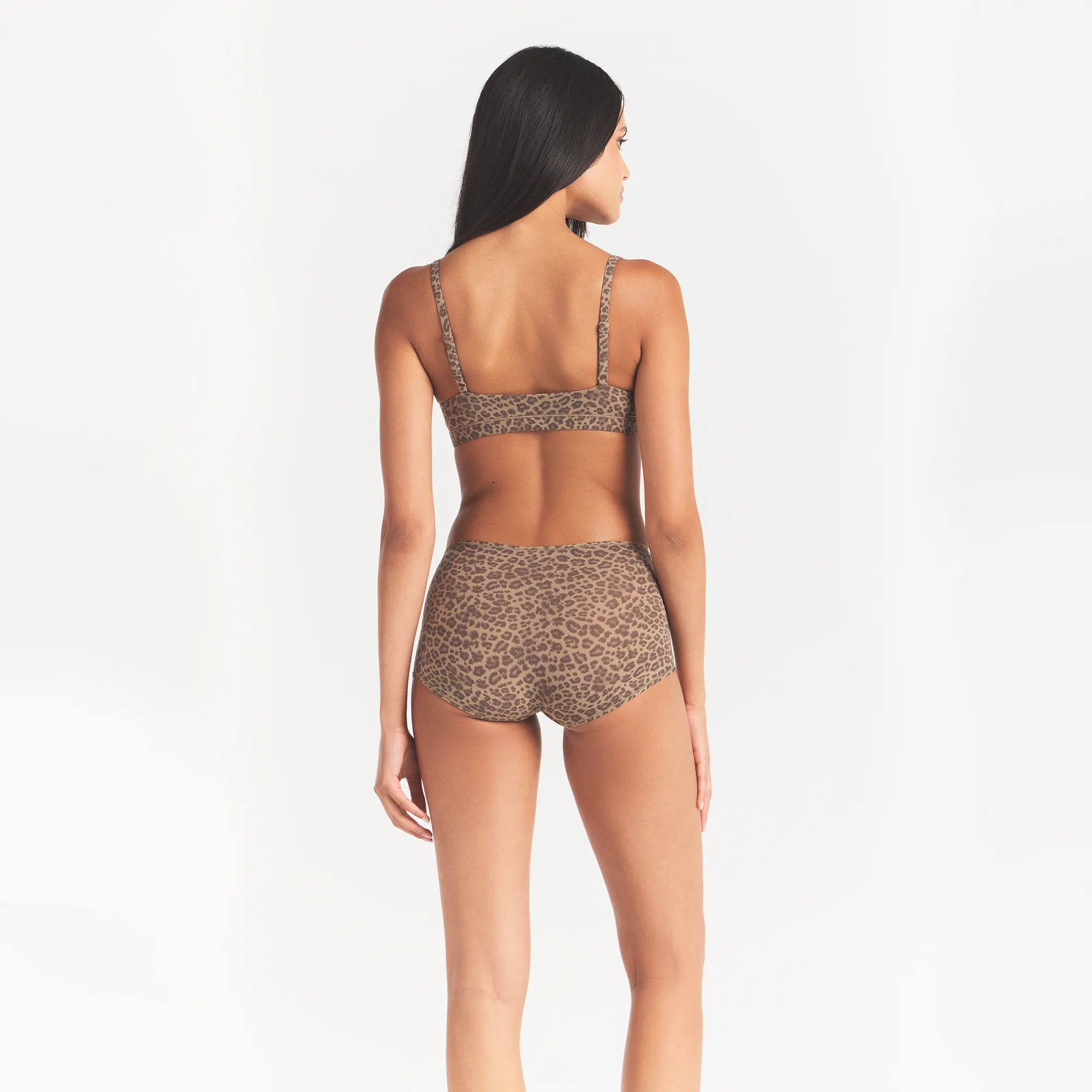 FITS EVERYBODY SCOOP BRALETTE | DESERT LEOPARD INK PRINT ON A MODEL BACK VIEW @ | FOCUS: 0.0, 1.0, 0.9
