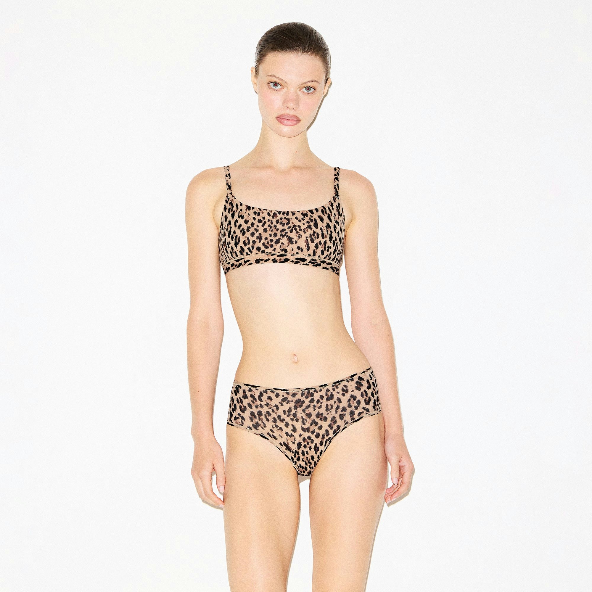 FITS EVERYBODY SCOOP BRALETTE | SIENNA JAGUAR PRINT ON A MODEL FRONT VIEW @ | FOCUS: 0.0, 1.0, 0.9