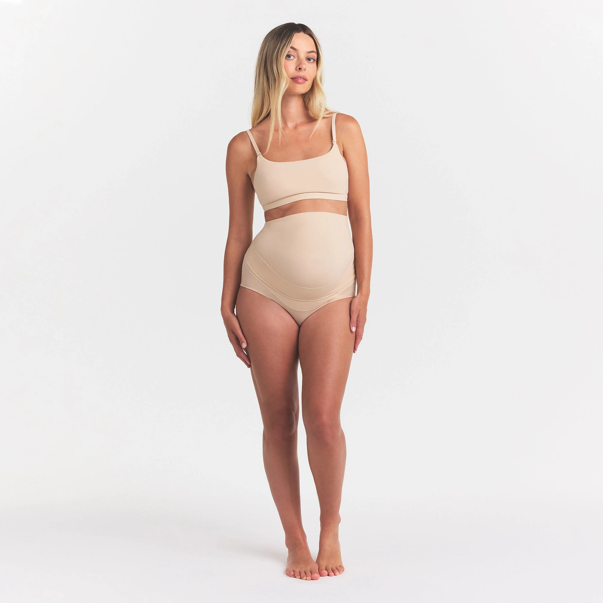 FITS EVERYBODY MATERNITY PUMPING SCOOP BRALETTE | SAND ON A MODEL FRONT VIEW @ | FOCUS: 0.0, 1.0, 0.9