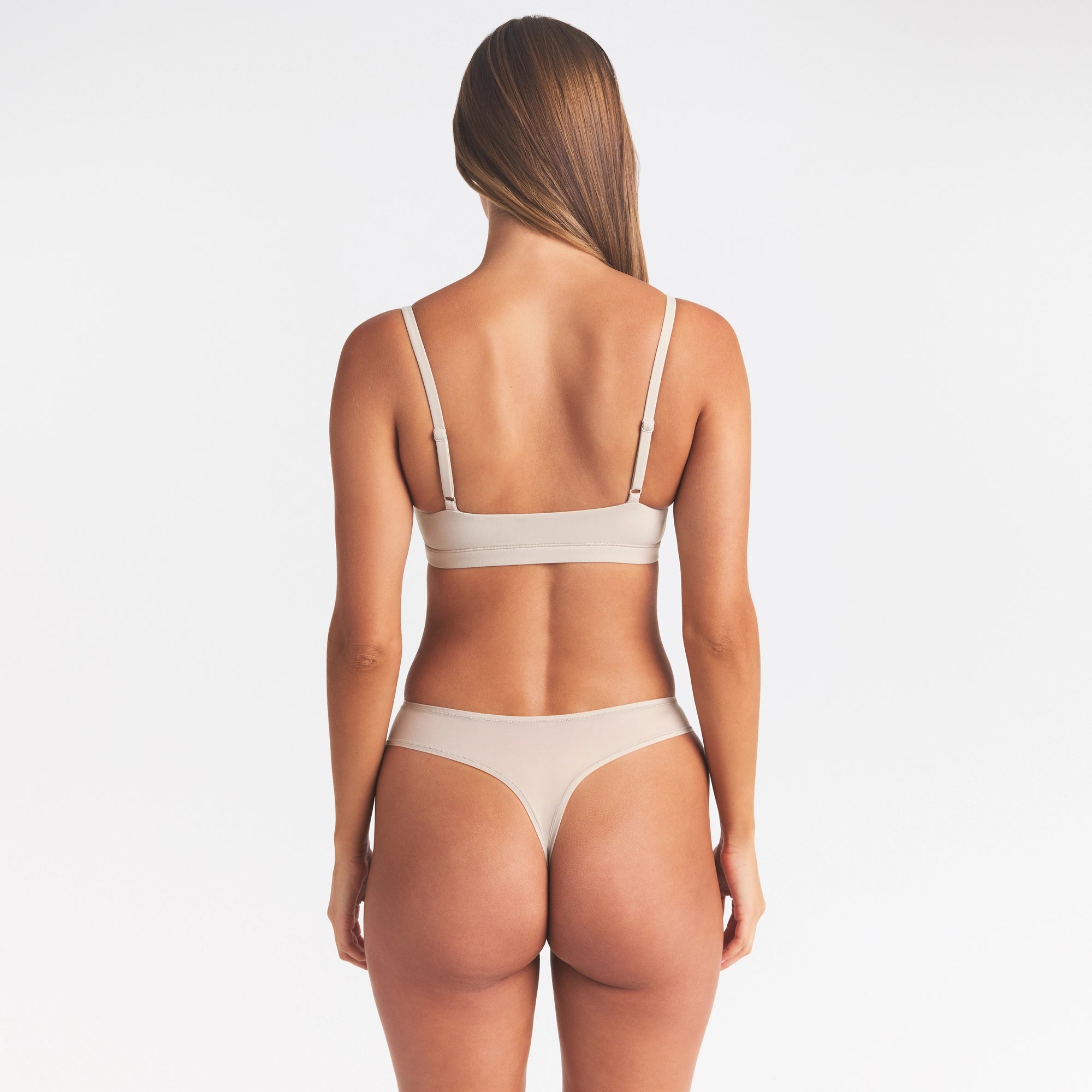 FITS EVERYBODY SCOOP BRALETTE 2-PACK | DESERT LEOPARD AND STONE ON A MODEL SIDE VIEW @ | FOCUS: 0.0, 1.0, 0.9