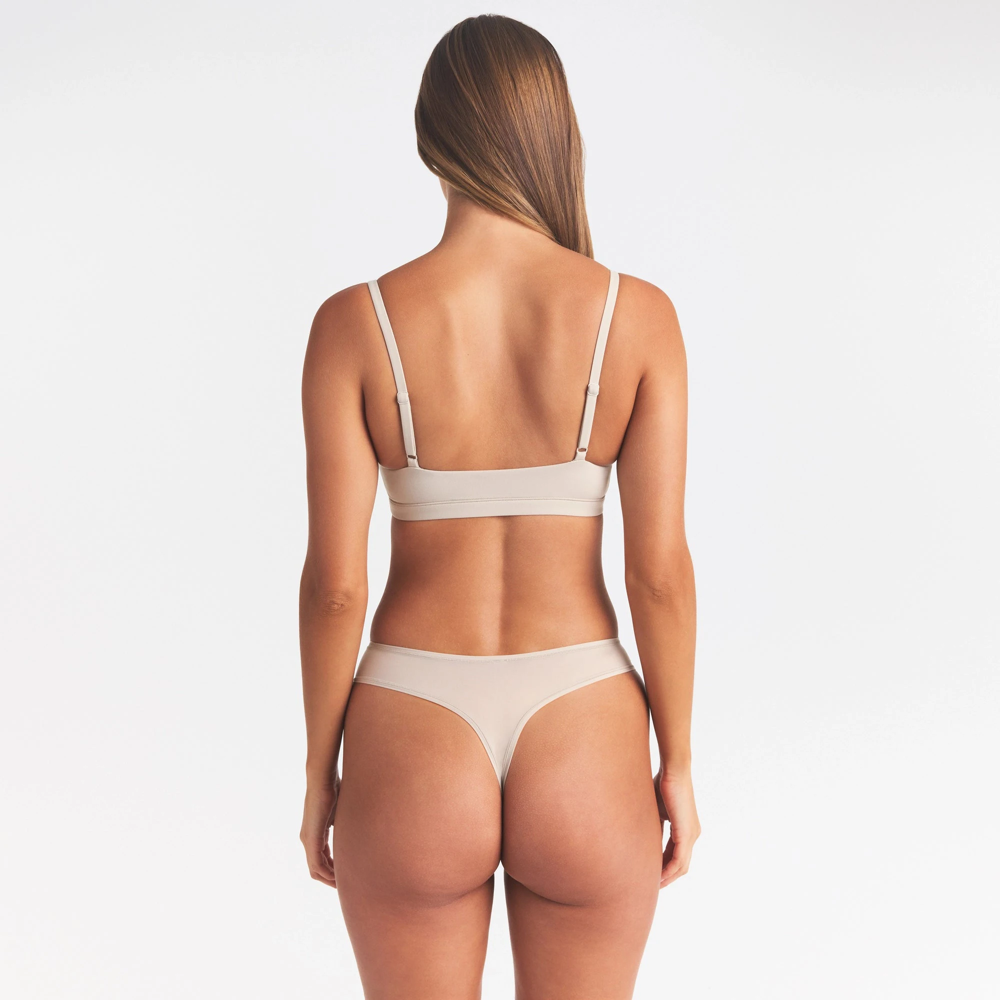 FITS EVERYBODY SCOOP BRALETTE 2-PACK | DESERT LEOPARD AND STONE ON A MODEL SIDE VIEW @ | FOCUS: 0.0, 1.0, 0.9