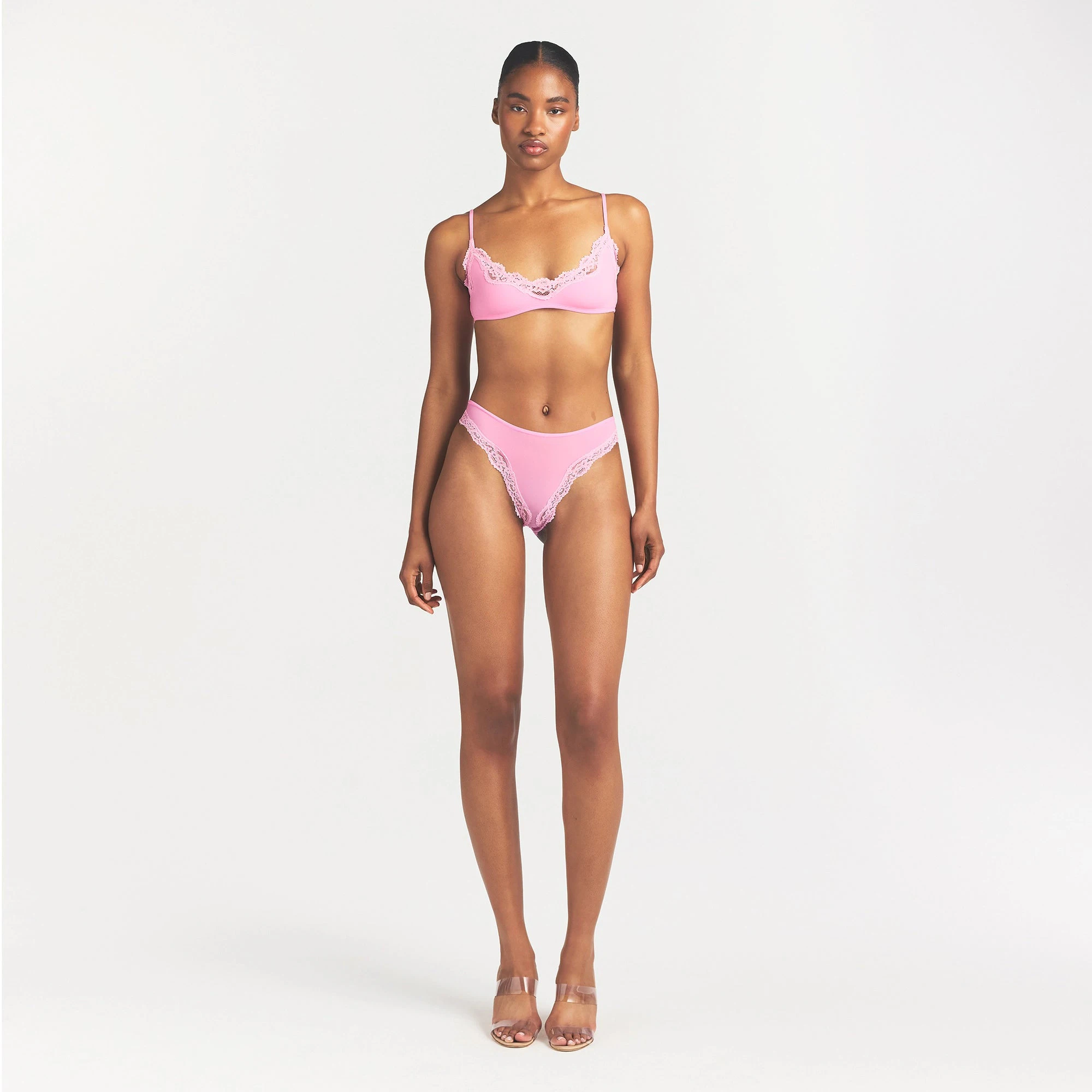 FITS EVERYBODY LACE SCOOP BRALETTE | BUBBLE GUM TONAL ON A MODEL FRONT VIEW @ | FOCUS: 0.0, 1.0, 0.9