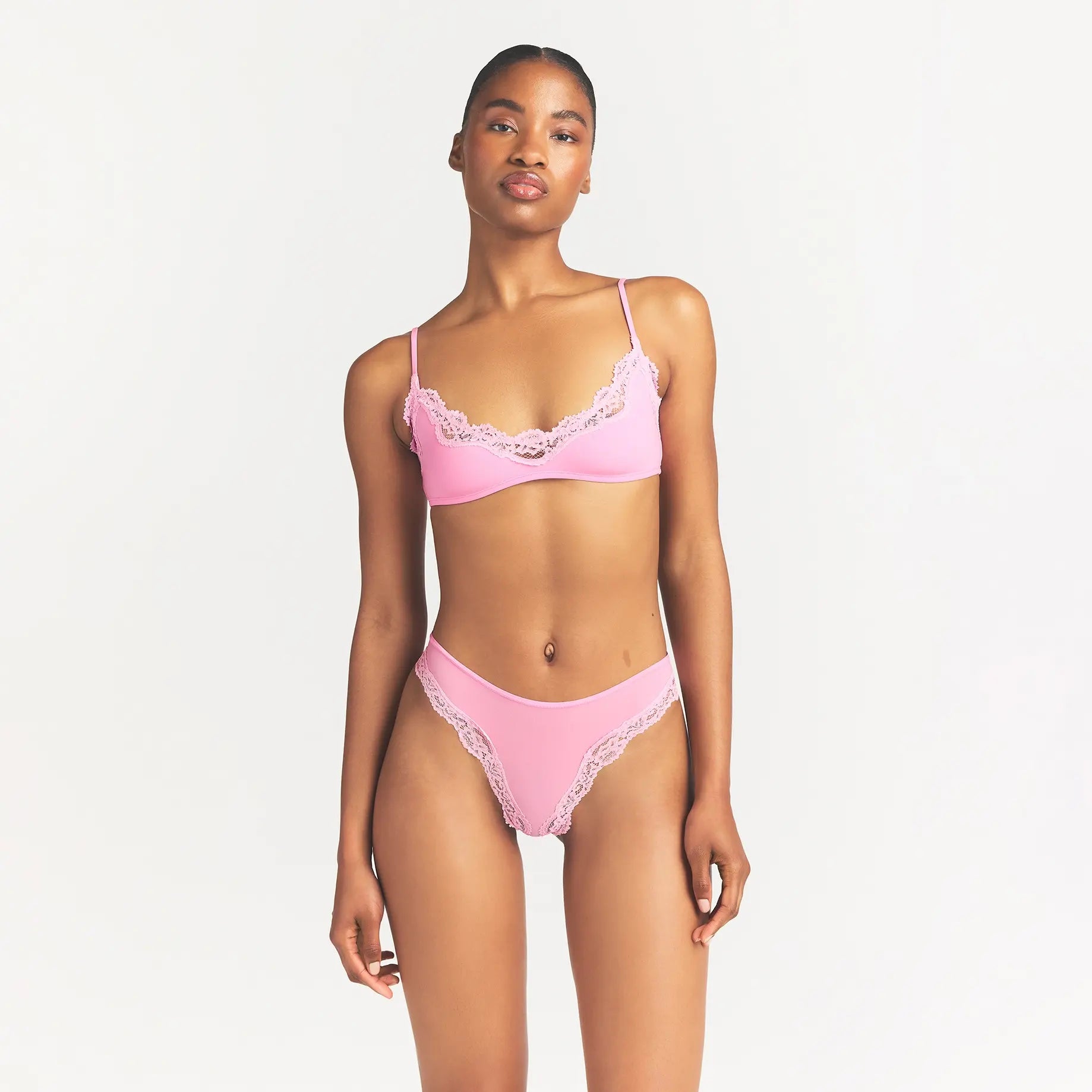 FITS EVERYBODY LACE SCOOP BRALETTE | BUBBLE GUM TONAL ON A MODEL FRONT VIEW @ | FOCUS: 0.0, 1.0, 0.9