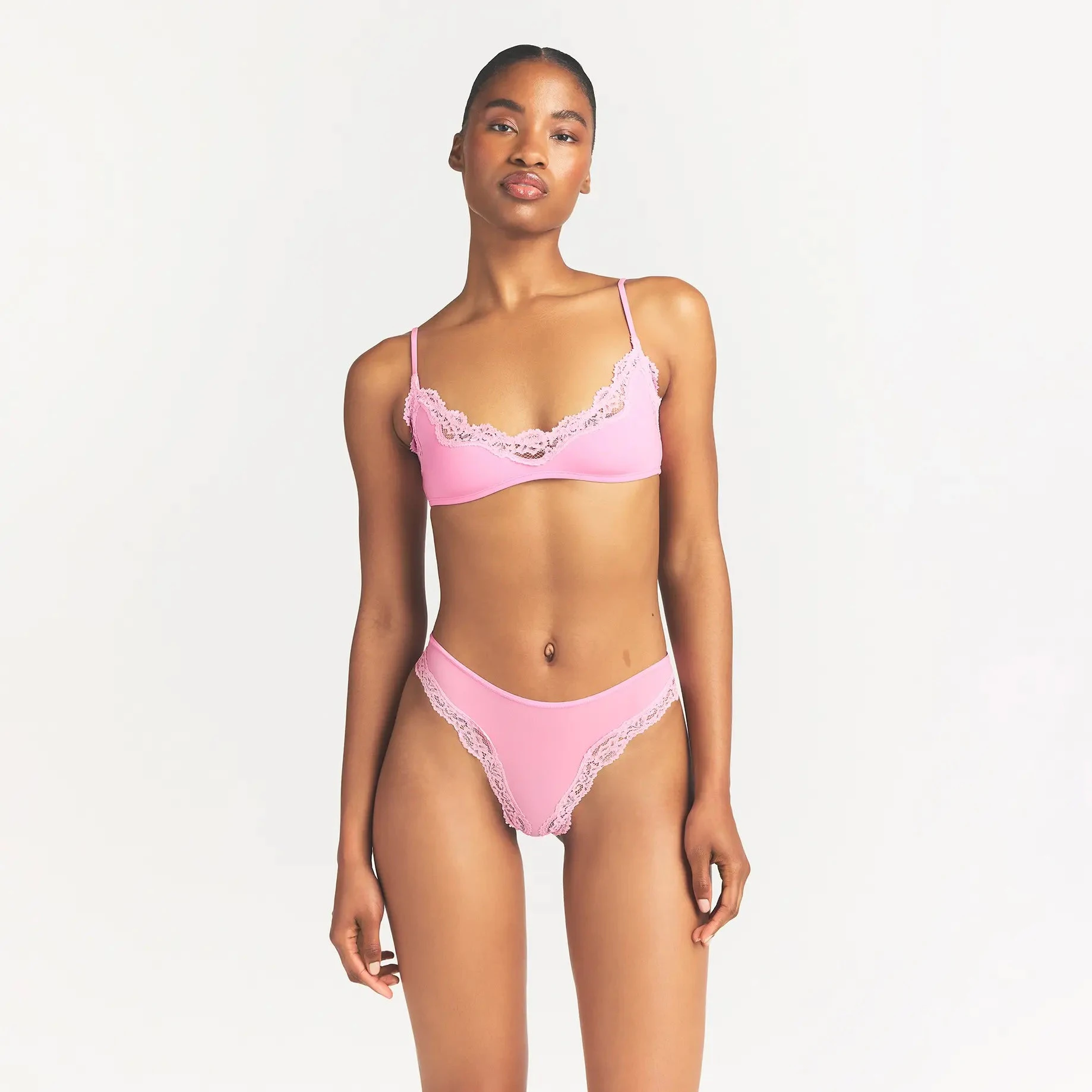 FITS EVERYBODY LACE SCOOP BRALETTE | BUBBLE GUM TONAL ON A MODEL FRONT VIEW @ | FOCUS: 0.0, 1.0, 0.9