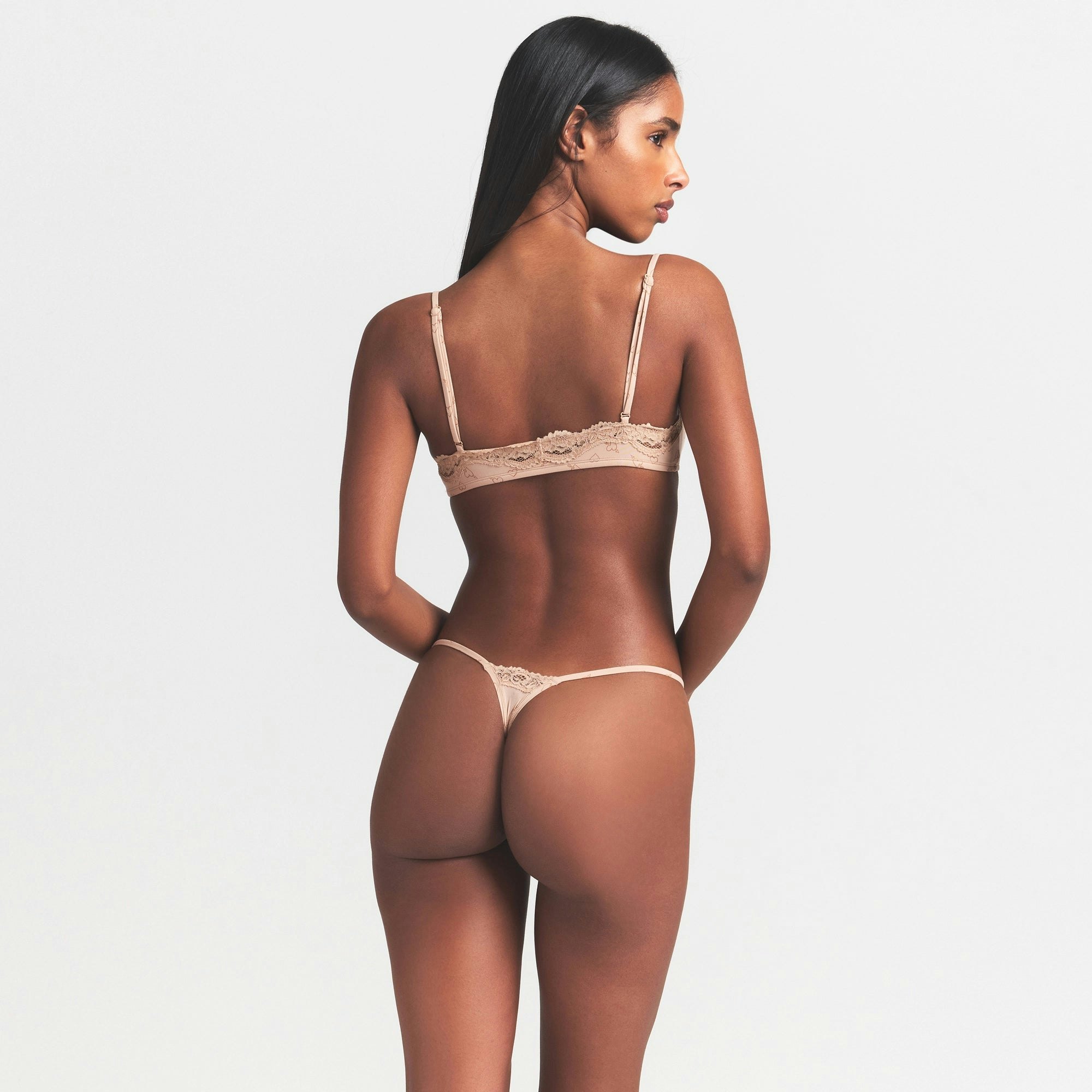 FITS EVERYBODY LACE SCOOP BRALETTE | MICA SKETCHED HEARTS ON A MODEL SIDE VIEW @ | FOCUS: 0.0, 1.0, 0.9