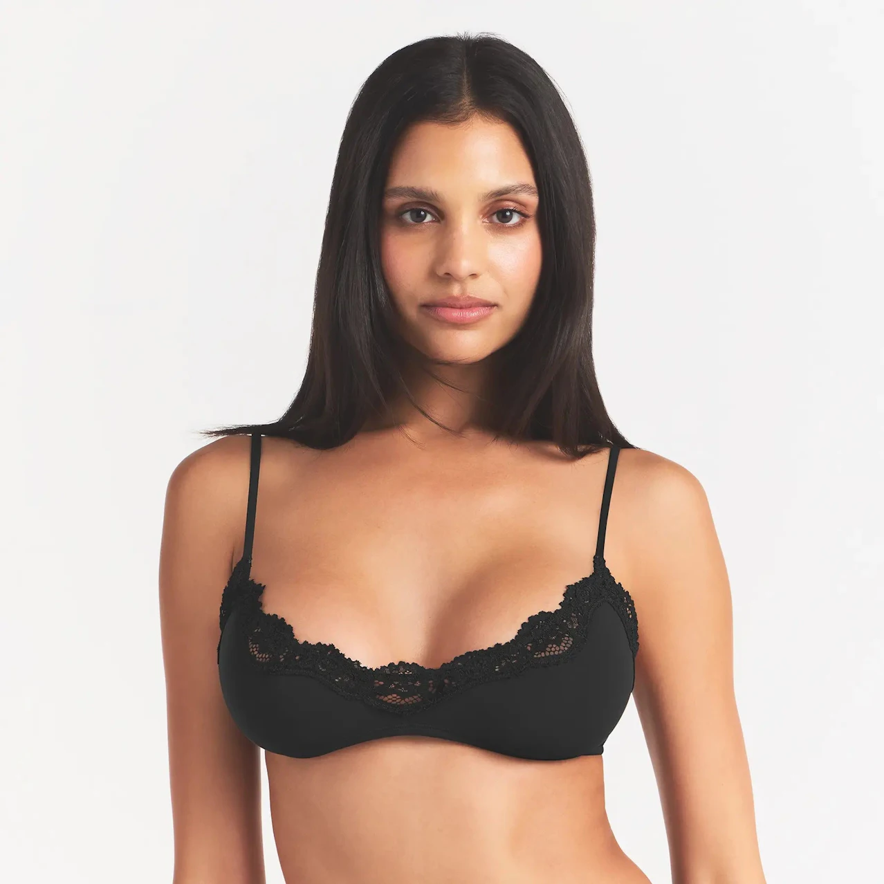 FITS EVERYBODY LACE SCOOP BRALETTE | ONYX ON A MODEL BACK VIEW