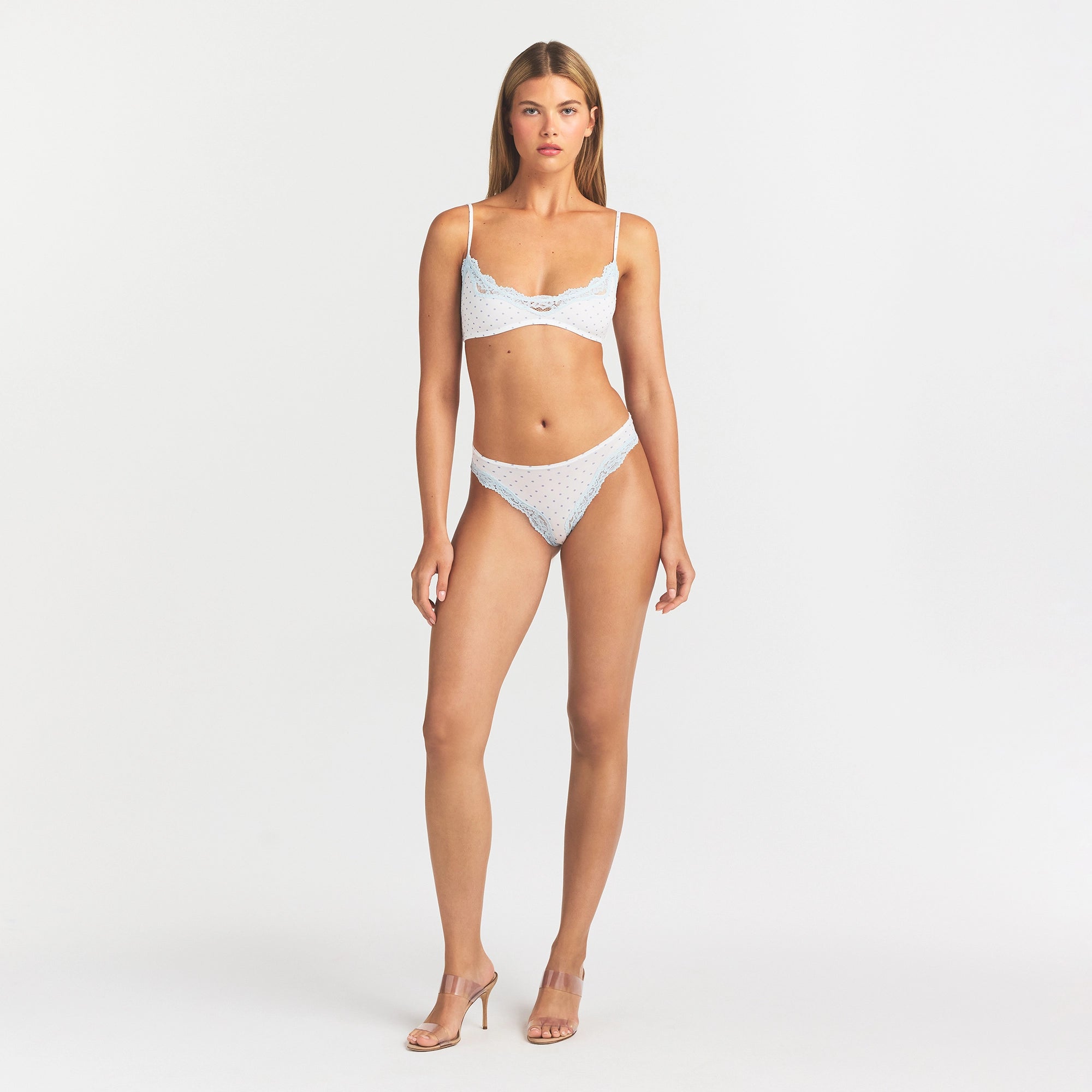 FITS EVERYBODY LACE SCOOP BRALETTE | SLATE PIN DOT PRINT ON A MODEL FRONT VIEW @ | FOCUS: 0.0, 1.0, 0.9