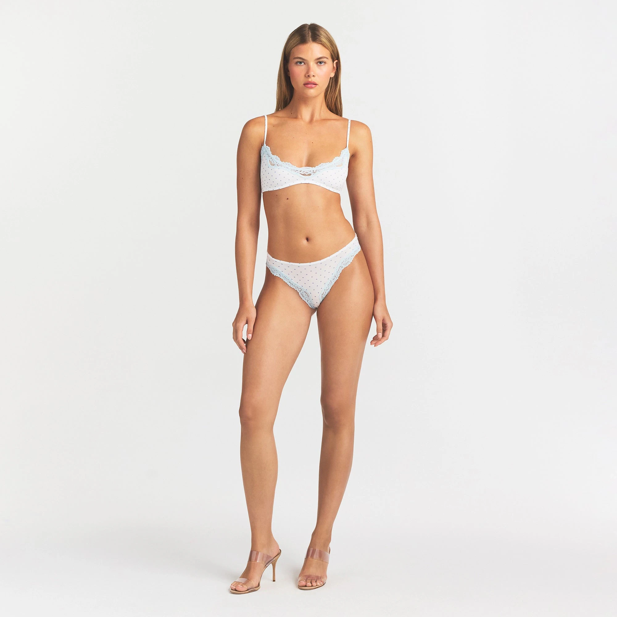 FITS EVERYBODY LACE SCOOP BRALETTE | SLATE PIN DOT PRINT ON A MODEL FRONT VIEW @ | FOCUS: 0.0, 1.0, 0.9