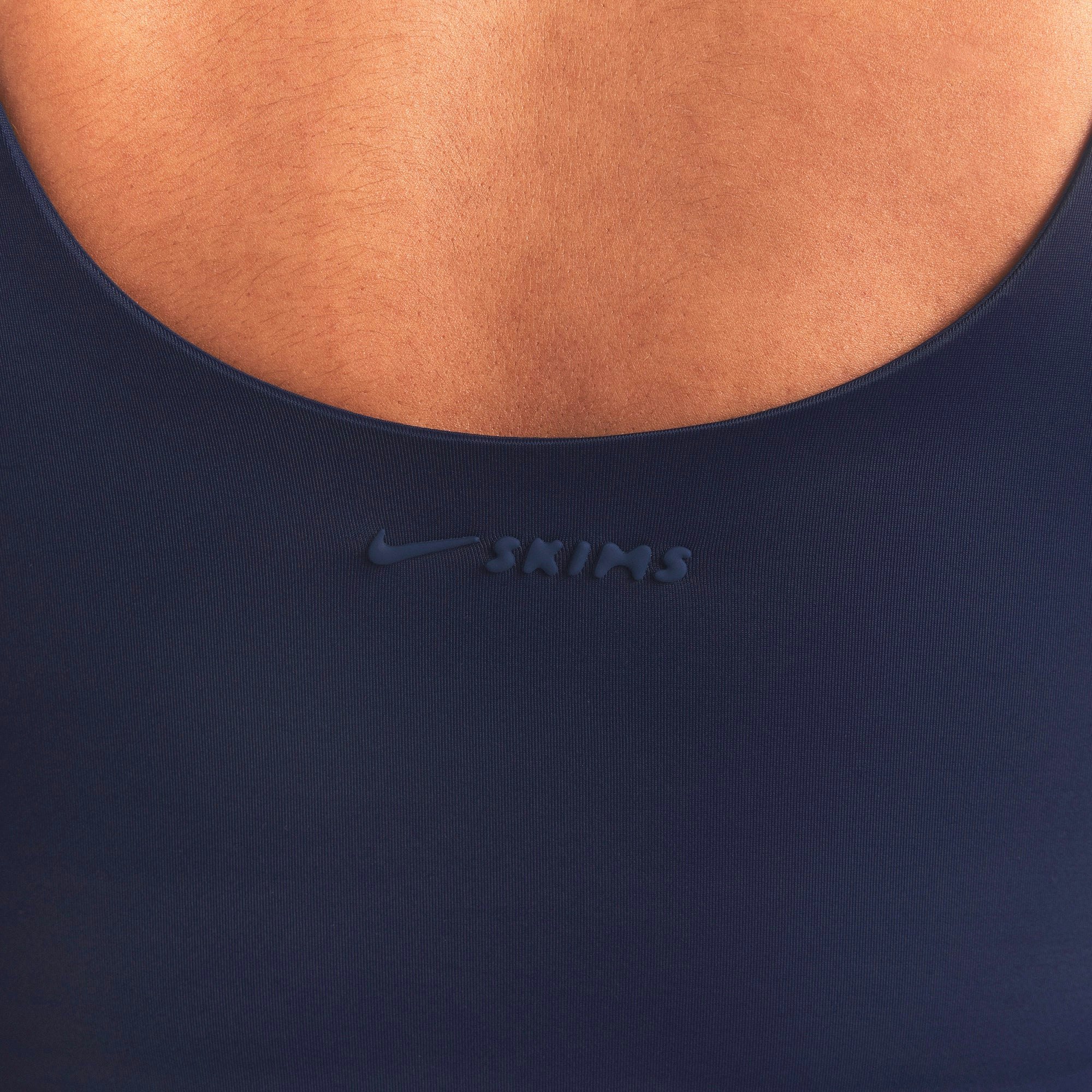 NikeSKIMS SHINE SCOOP NECK BRA TOP | NAVY ON A MODEL SIDE VIEW @ | FOCUS: 0.0, 1.0, 0.9