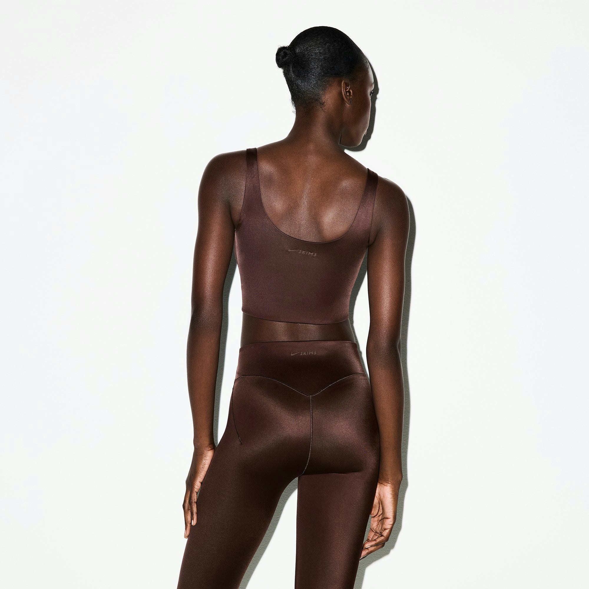 NikeSKIMS SHINE SCOOP NECK BRA TOP | PHOENIX ON A MODEL SIDE VIEW @ | FOCUS: 0.0, 1.0, 0.9