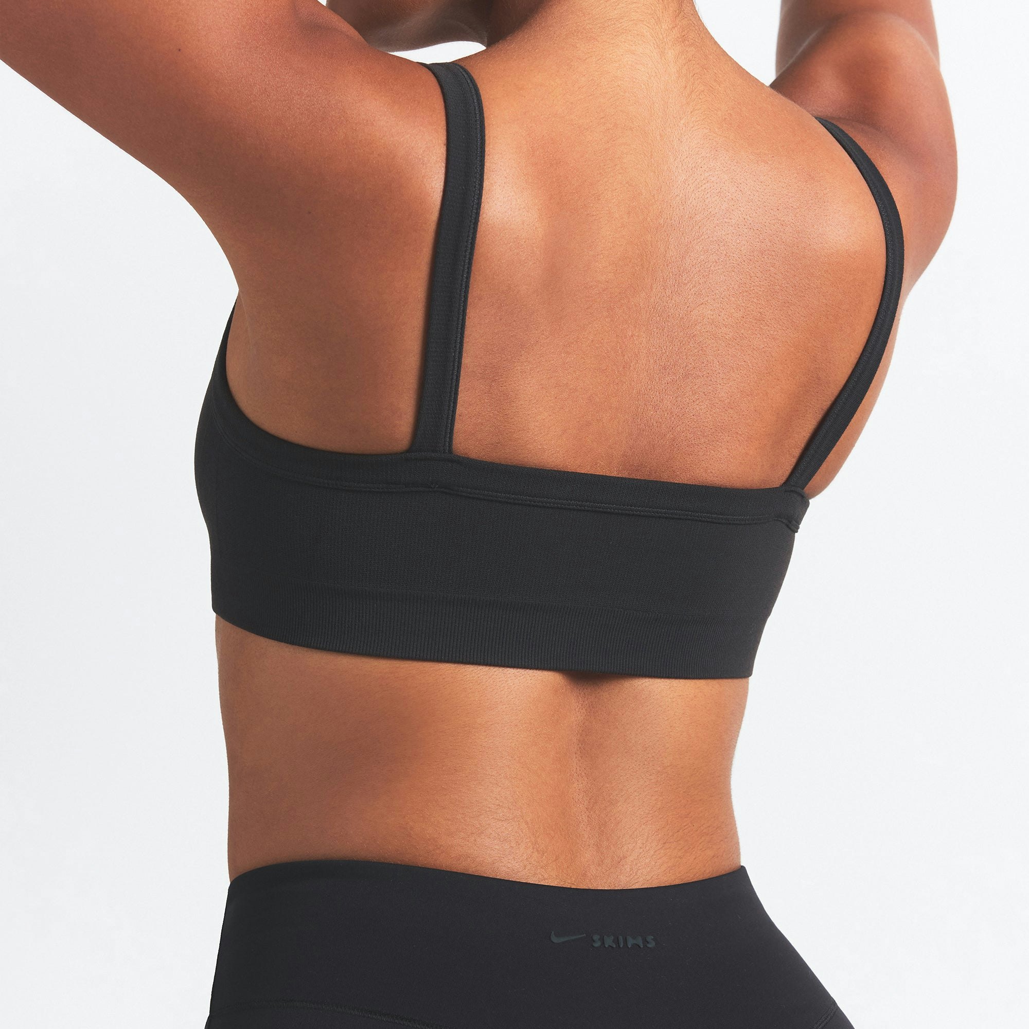 NikeSKIMS VINTAGE SEAMLESS CAMI BRA | OBSIDIAN ON A MODEL SIDE VIEW @ | FOCUS: 0.9, 0.1, 0.7