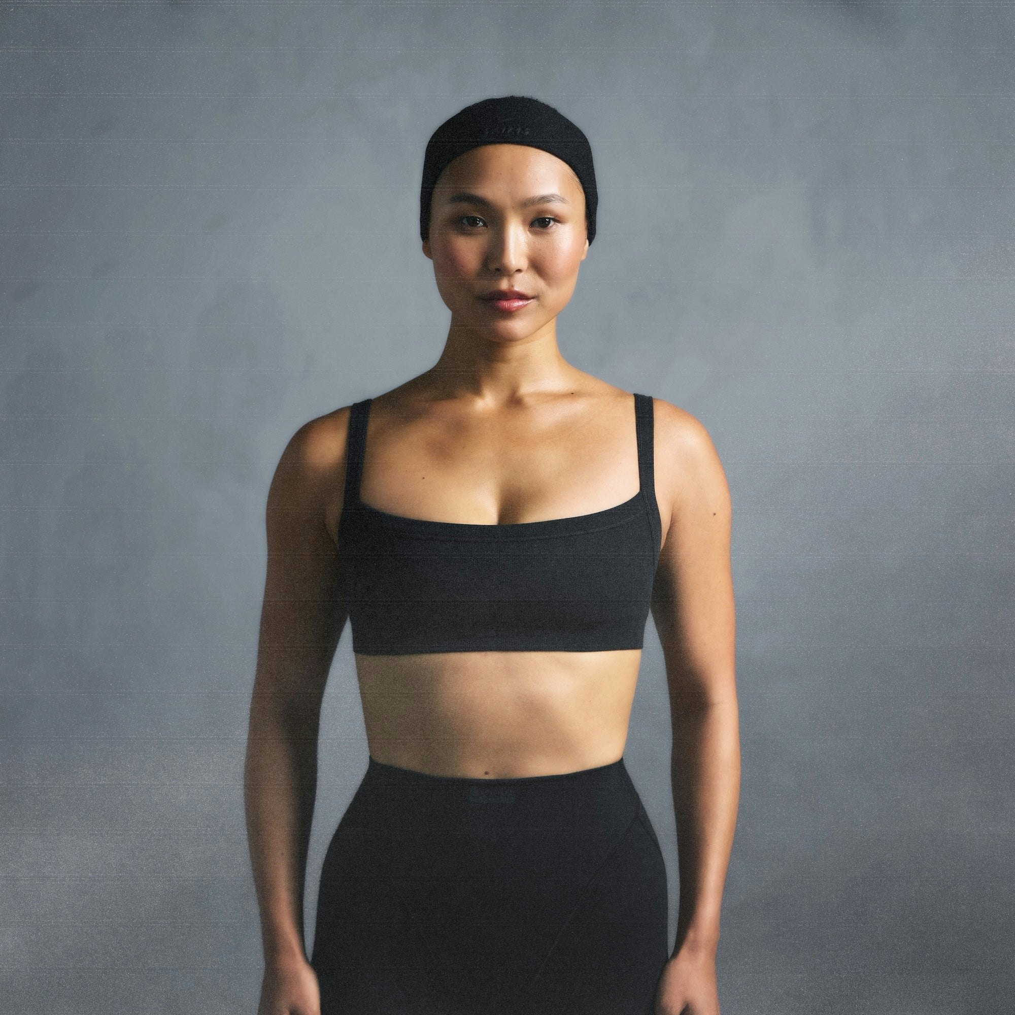 NikeSKIMS VINTAGE SEAMLESS CAMI BRA | OBSIDIAN ON A MODEL SIDE VIEW @ | FOCUS: 0.0, 1.0, 0.9
