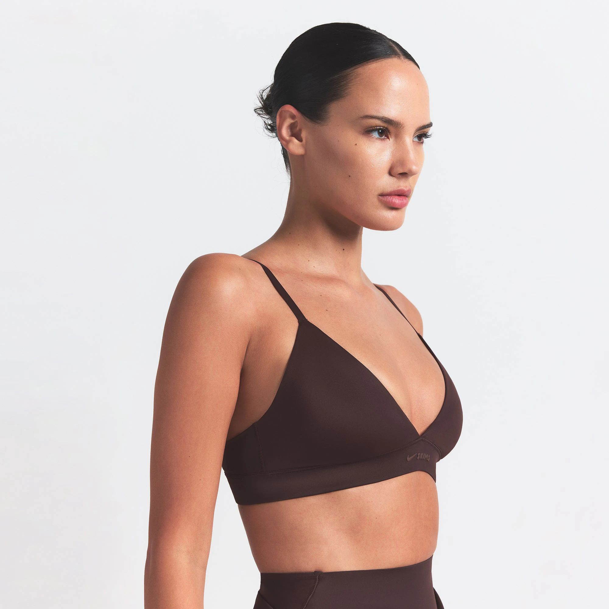 NikeSKIMS SHINE TRIANGLE BRA | PHOENIX ON A MODEL SIDE VIEW @ | FOCUS: 0.9, 0.1, 0.7