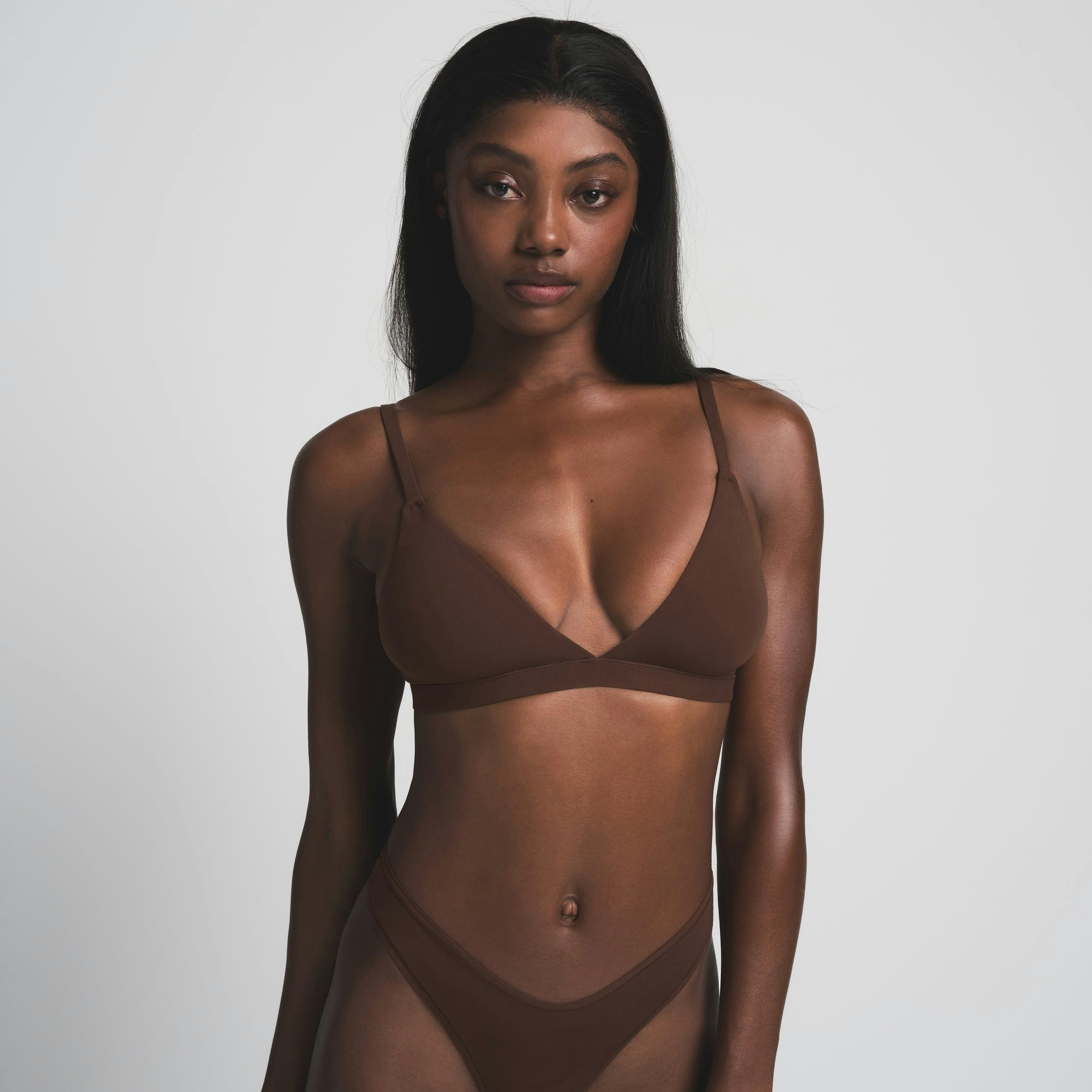 FITS EVERYBODY TRIANGLE BRALETTE | COCOA ON A MODEL FRONT VIEW | FOCUS: 0.0, 1.0, 0.9