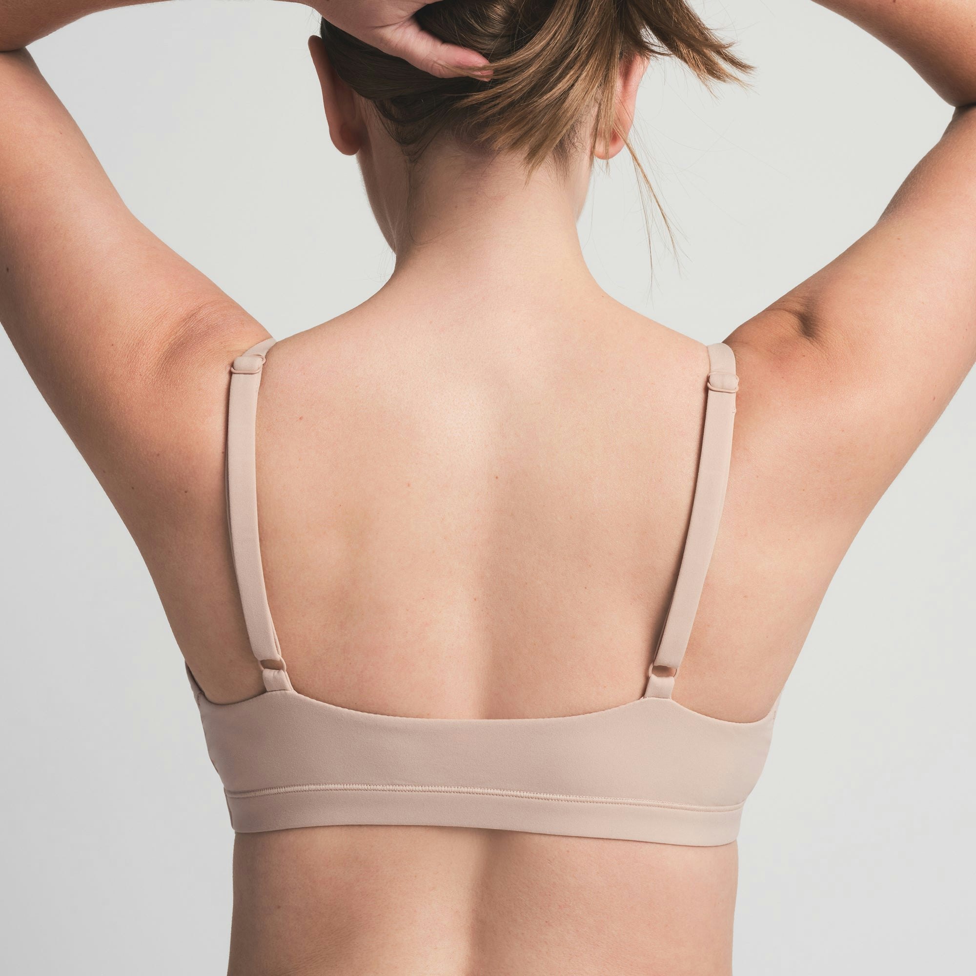 FITS EVERYBODY TRIANGLE BRALETTE | MICA ON A MODEL BACK VIEW | FOCUS: 0.0, 1.0, 0.9