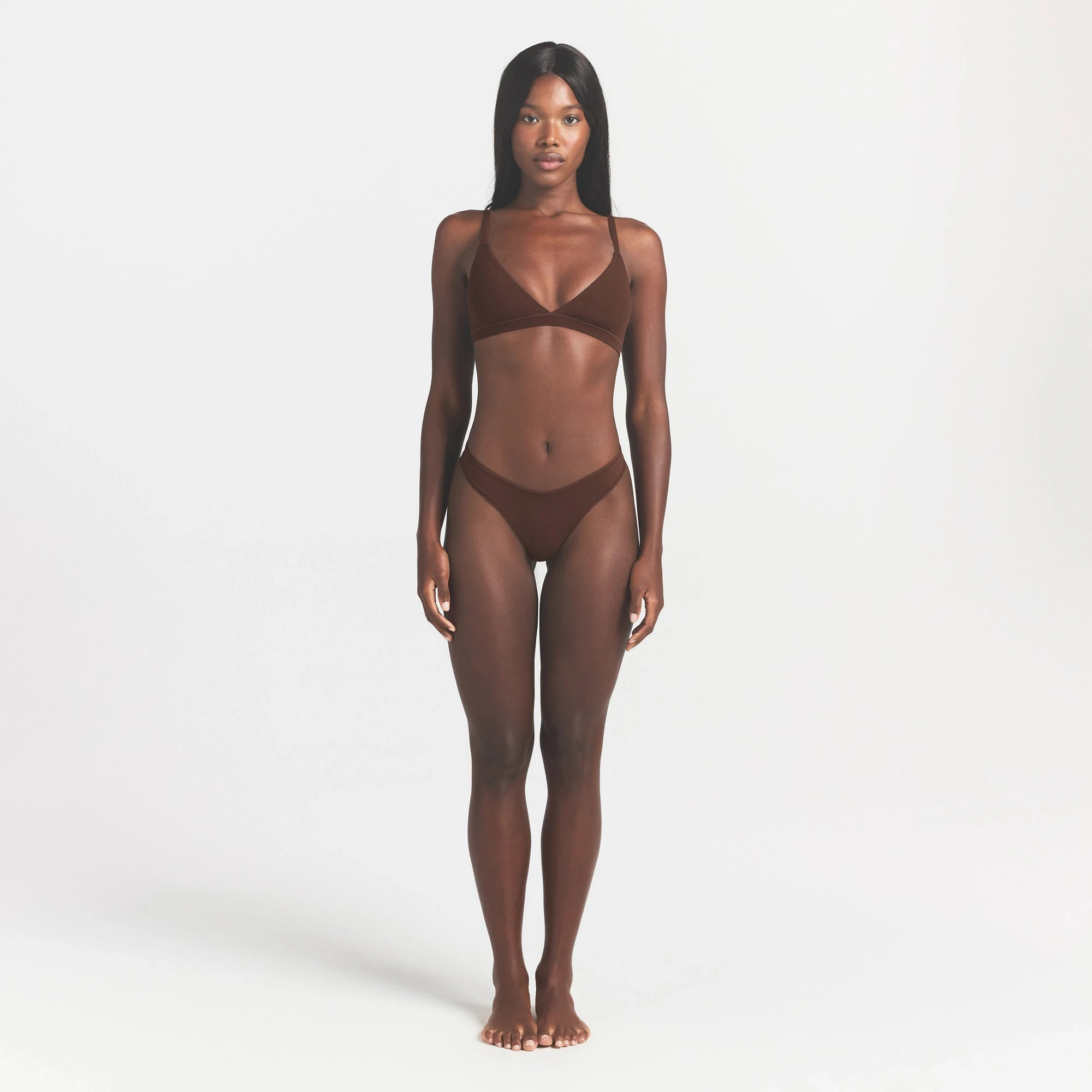 FITS EVERYBODY TRIANGLE BRALETTE | COCOA ON A MODEL FRONT VIEW