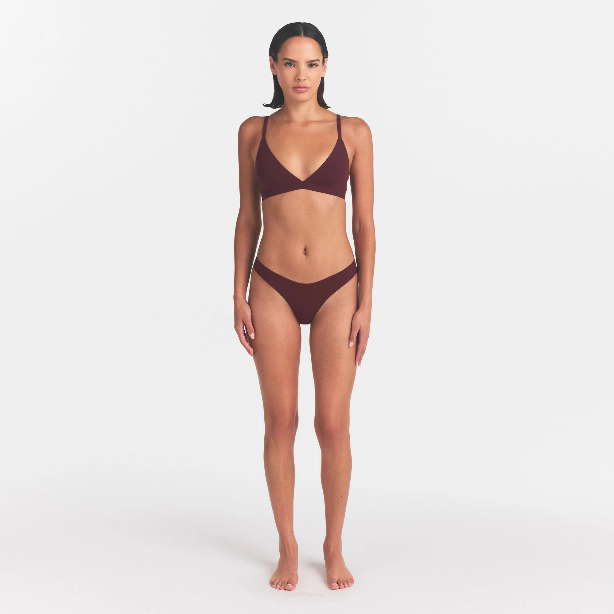 FITS EVERYBODY TRIANGLE BRALETTE | CURRANT & LAYS FLAT ON A WHITE BACKGROUND | FLT
