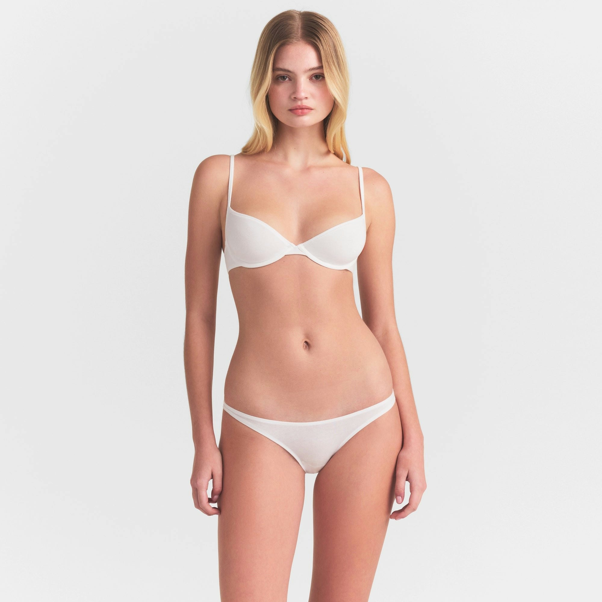 EVERYDAY COTTON UNLINED DEMI BRA | SNOW ON A MODEL SIDE VIEW @ | FOCUS: 0.0, 1.0, 0.9