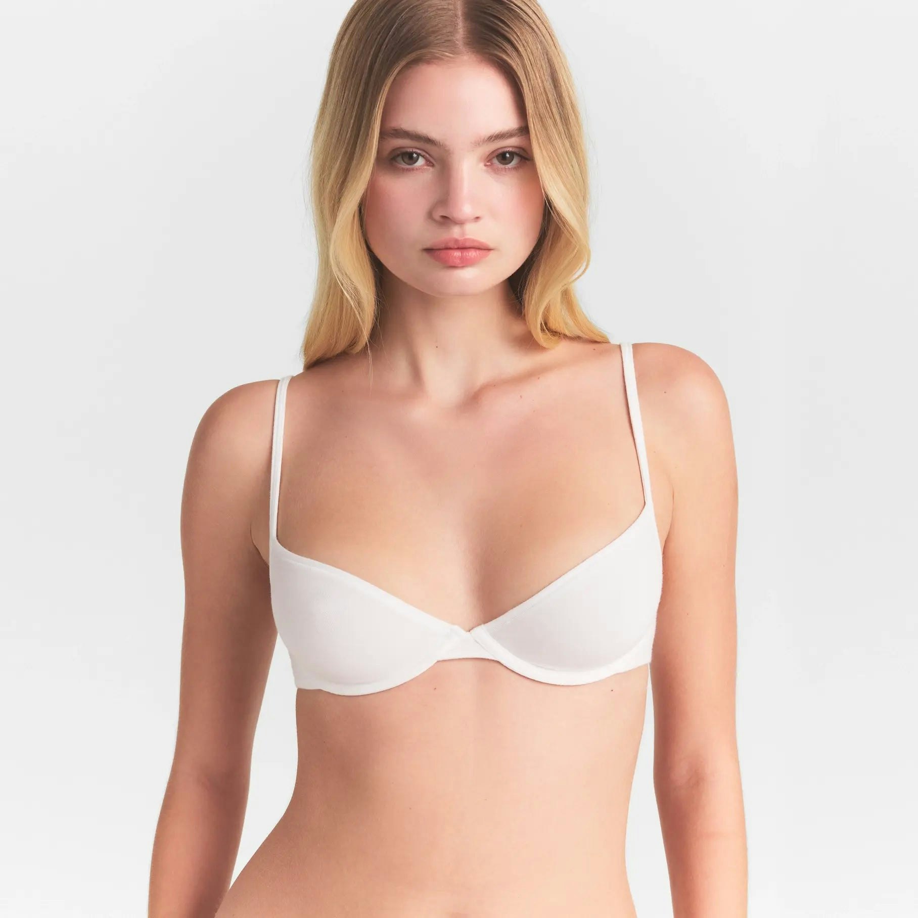 EVERYDAY COTTON UNLINED DEMI BRA | SNOW ON A MODEL SIDE VIEW @ | FOCUS: 0.0, 1.0, 0.9