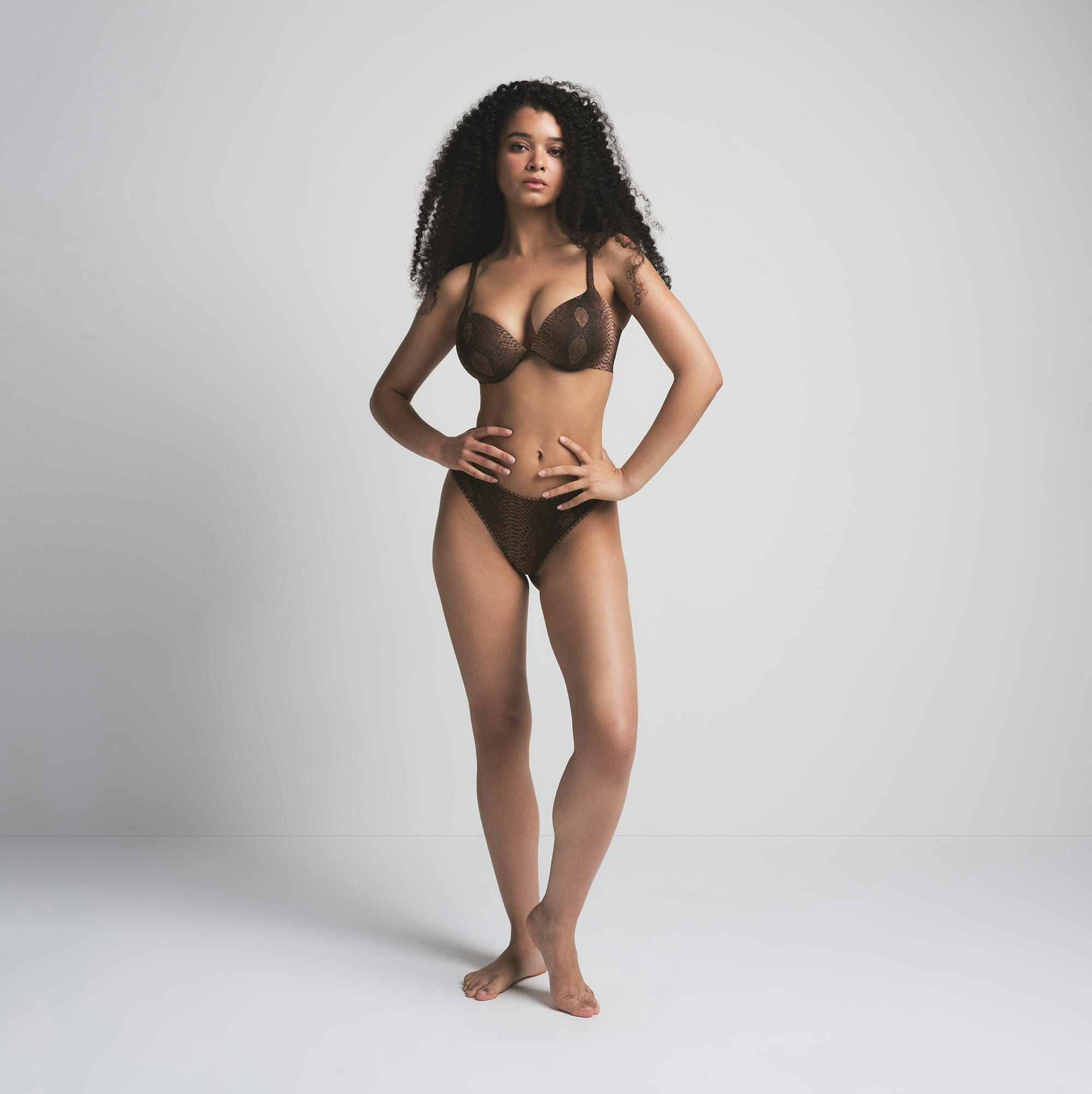 SKIMS ULTIMATE BRA TEARDROP PUSH-UP BRA | ESPRESSO SNAKESKIN PRINT ON A MODEL FRONT VIEW | FOCUS: 0.0, 1.0, 0.9