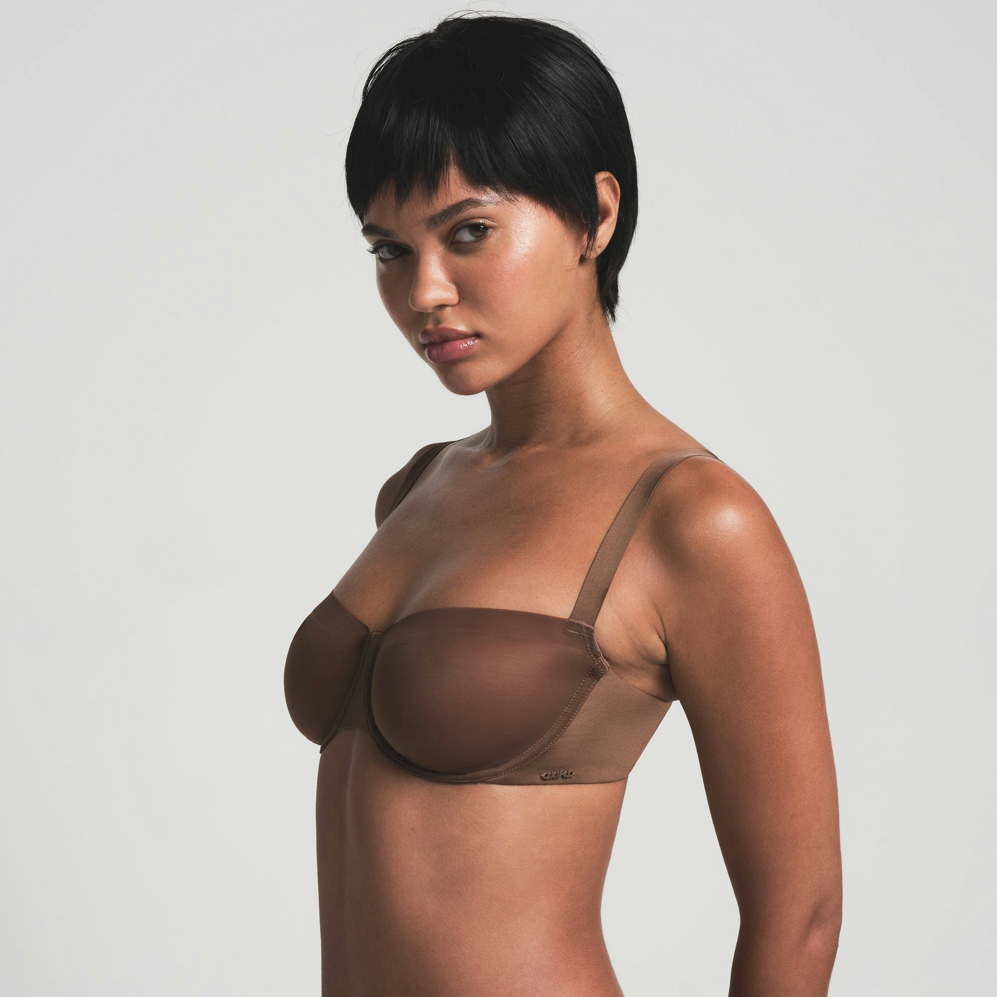 NO SHOW UNLINED BALCONETTE BRA | JASPER ON A MODEL FRONT VIEW | FOCUS: 0.0, 1.0, 0.9