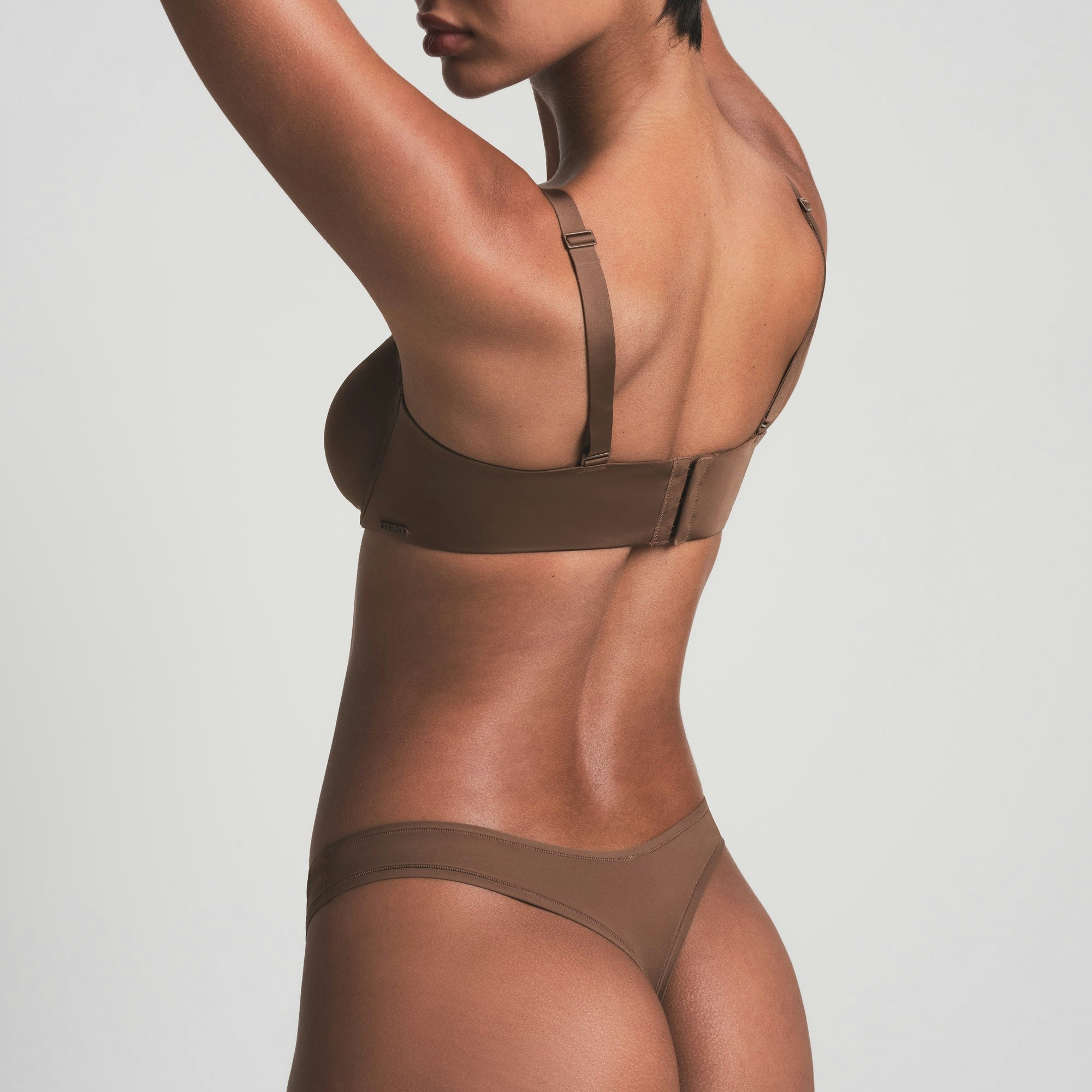 NO SHOW UNLINED BALCONETTE BRA | JASPER ON A MODEL BACK VIEW | FOCUS: 0.0, 1.0, 0.9