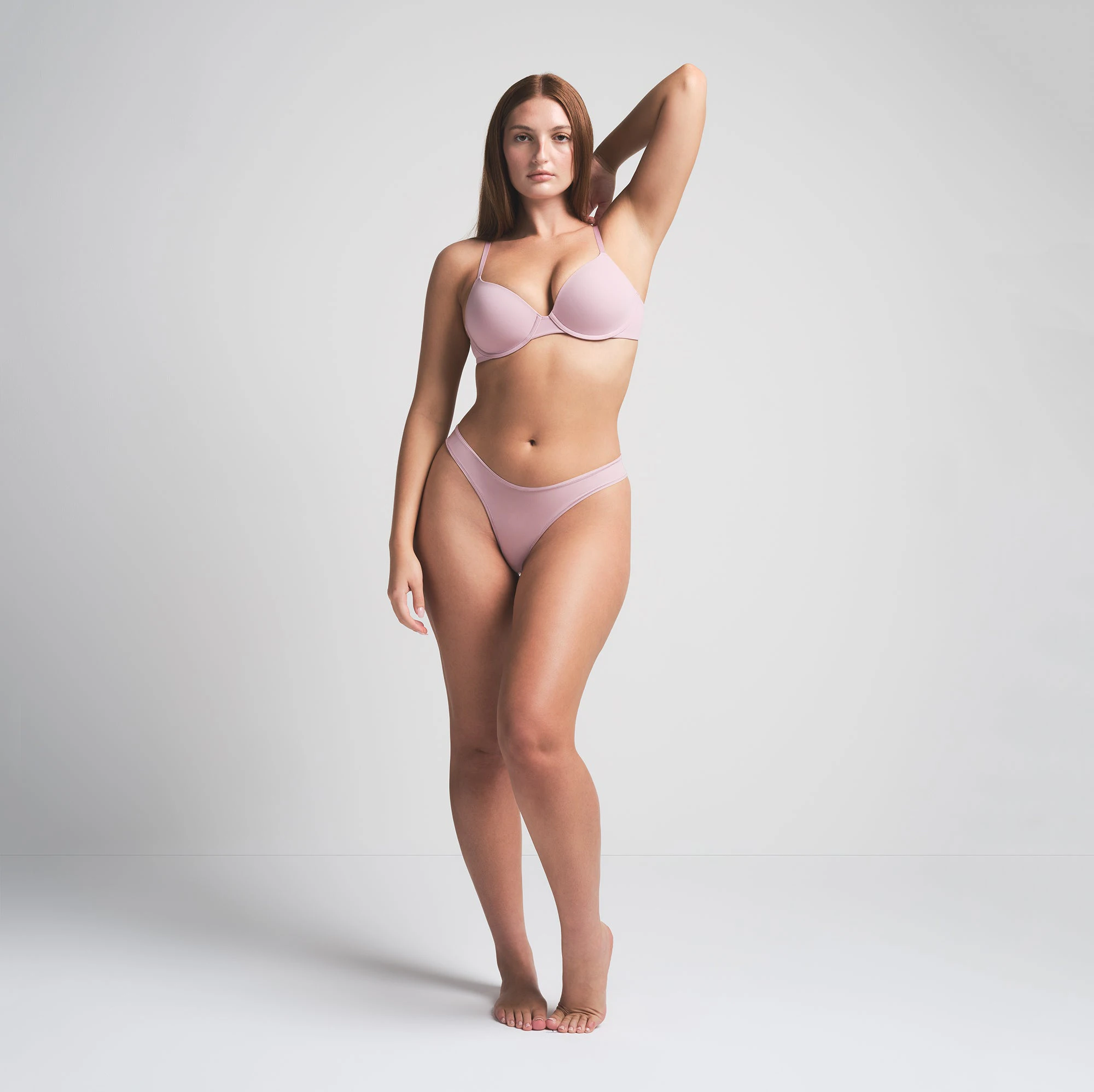 FITS EVERYBODY T-SHIRT BRA | DUSK ON A MODEL FRONT VIEW | FOCUS: 0.0, 1.0, 0.9