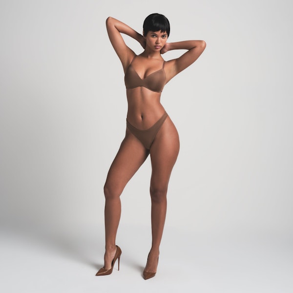 WIRELESS FORM PUSH UP PLUNGE BRA IN JASPER | ON A MODEL FRONT VIEW @ | FOCUS: 0.0, 1.0, 0.9