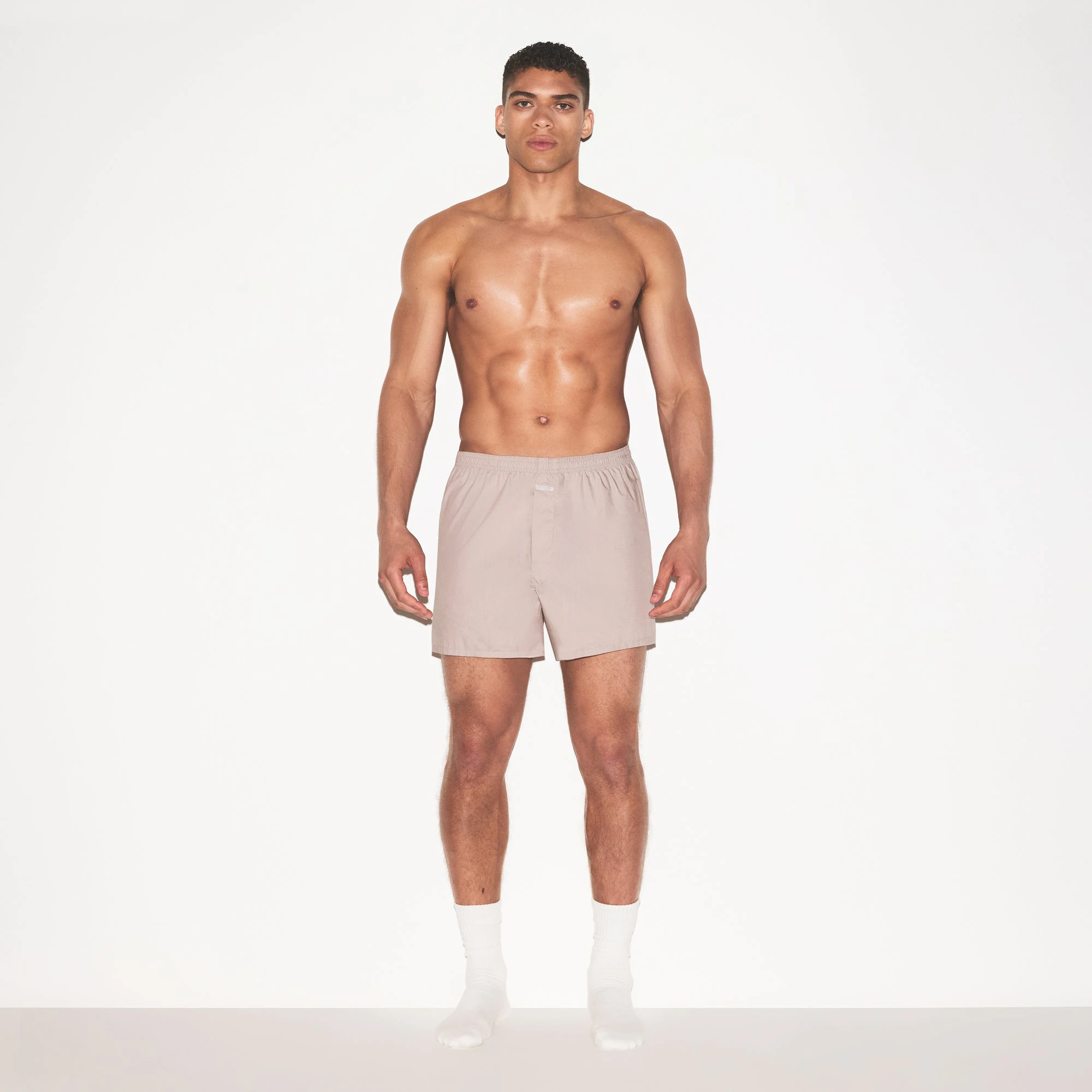 COTTON POPLIN MENS BOXER 3-PACK | LINEN MULTI ON A MODEL FRONT VIEW | FOCUS: 0.0, 1.0, 0.9