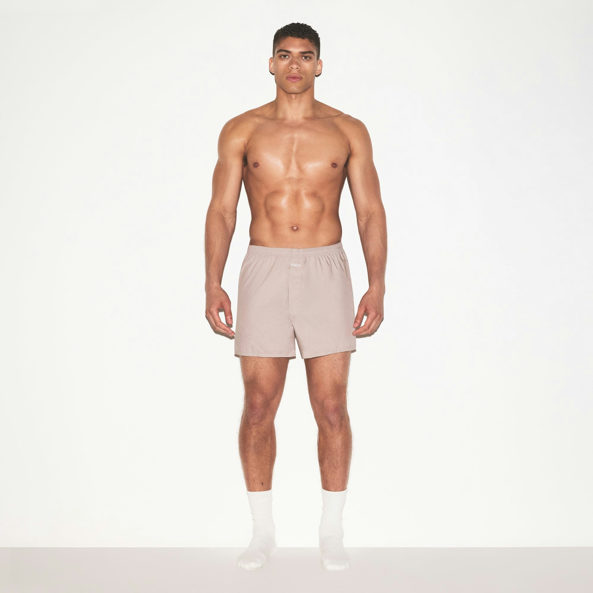 COTTON POPLIN MENS BOXER 3-PACK | LINEN MULTI ON A MODEL FRONT VIEW | FOCUS: 0.0, 1.0, 0.9