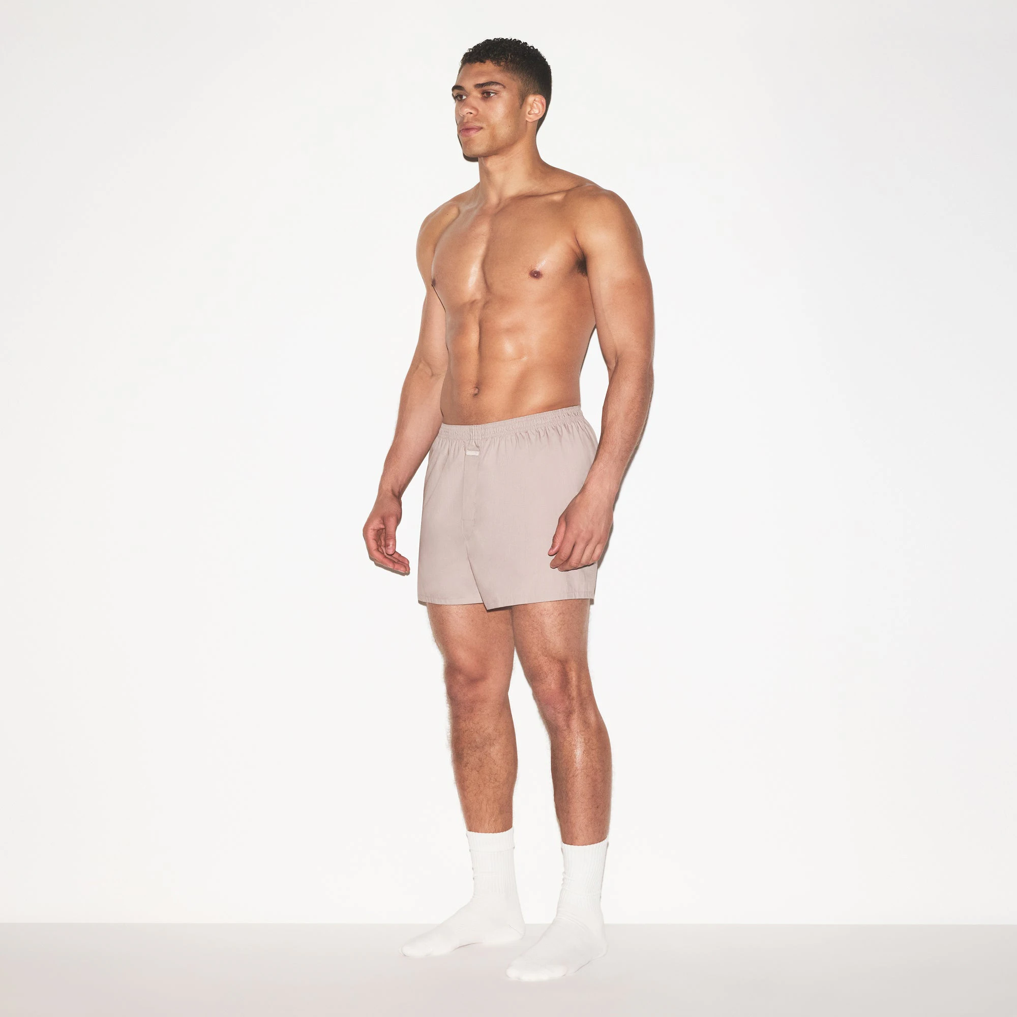 COTTON POPLIN MENS BOXER 3-PACK | LINEN MULTI ON A MODEL FRONT VIEW | FOCUS: 0.0, 1.0, 0.9