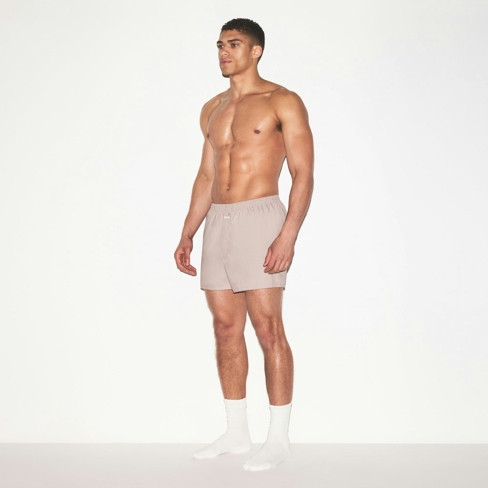 COTTON POPLIN MENS BOXER 3-PACK | LINEN MULTI ON A MODEL FRONT VIEW | FOCUS: 0.0, 1.0, 0.9