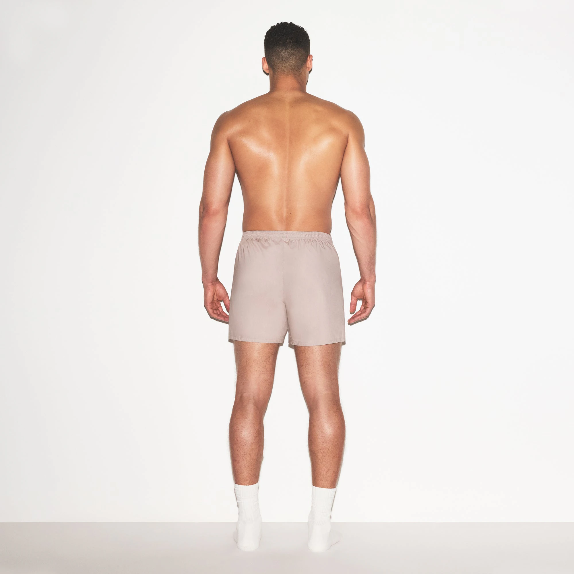 COTTON POPLIN MENS BOXER 3-PACK | LINEN MULTI ON A MODEL FRONT VIEW | FOCUS: 0.0, 1.0, 0.9