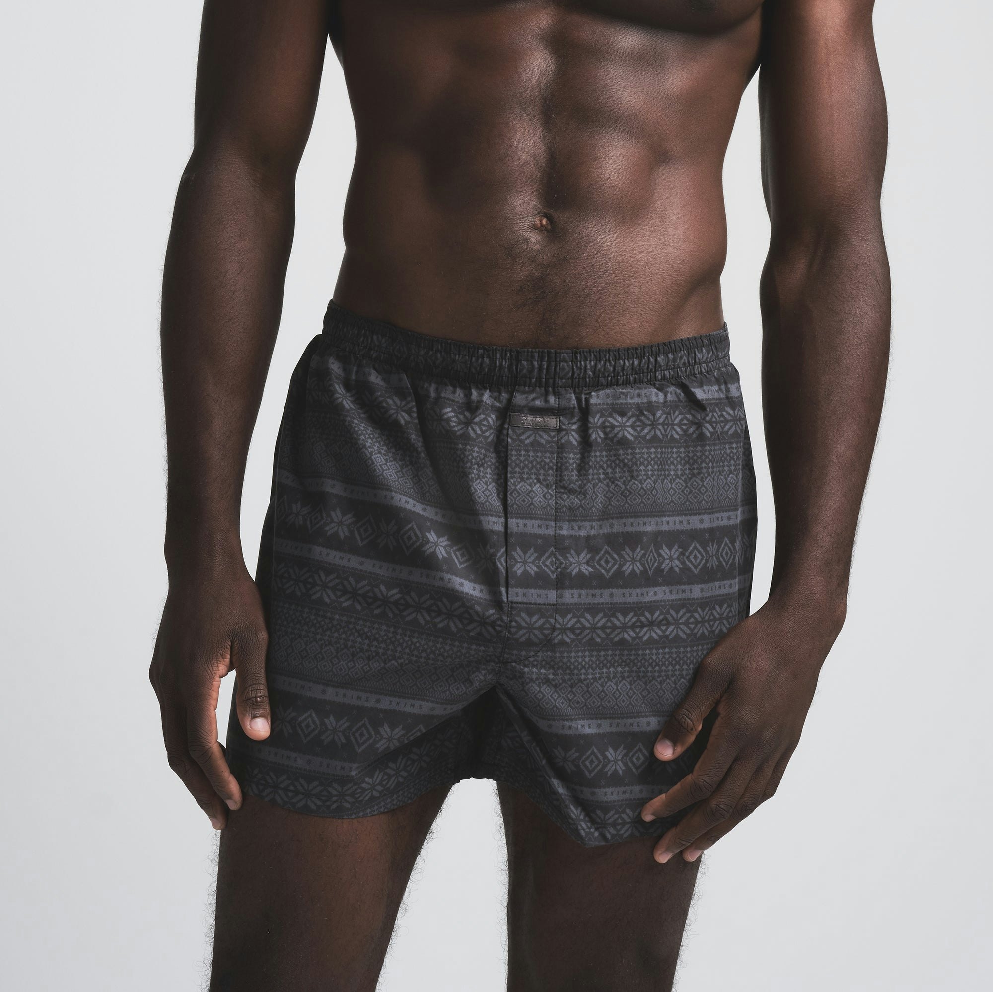 COTTON POPLIN MENS BOXER 3-PACK | ONYX ASH FAIR ISLE ON A MODEL SIDE VIEW