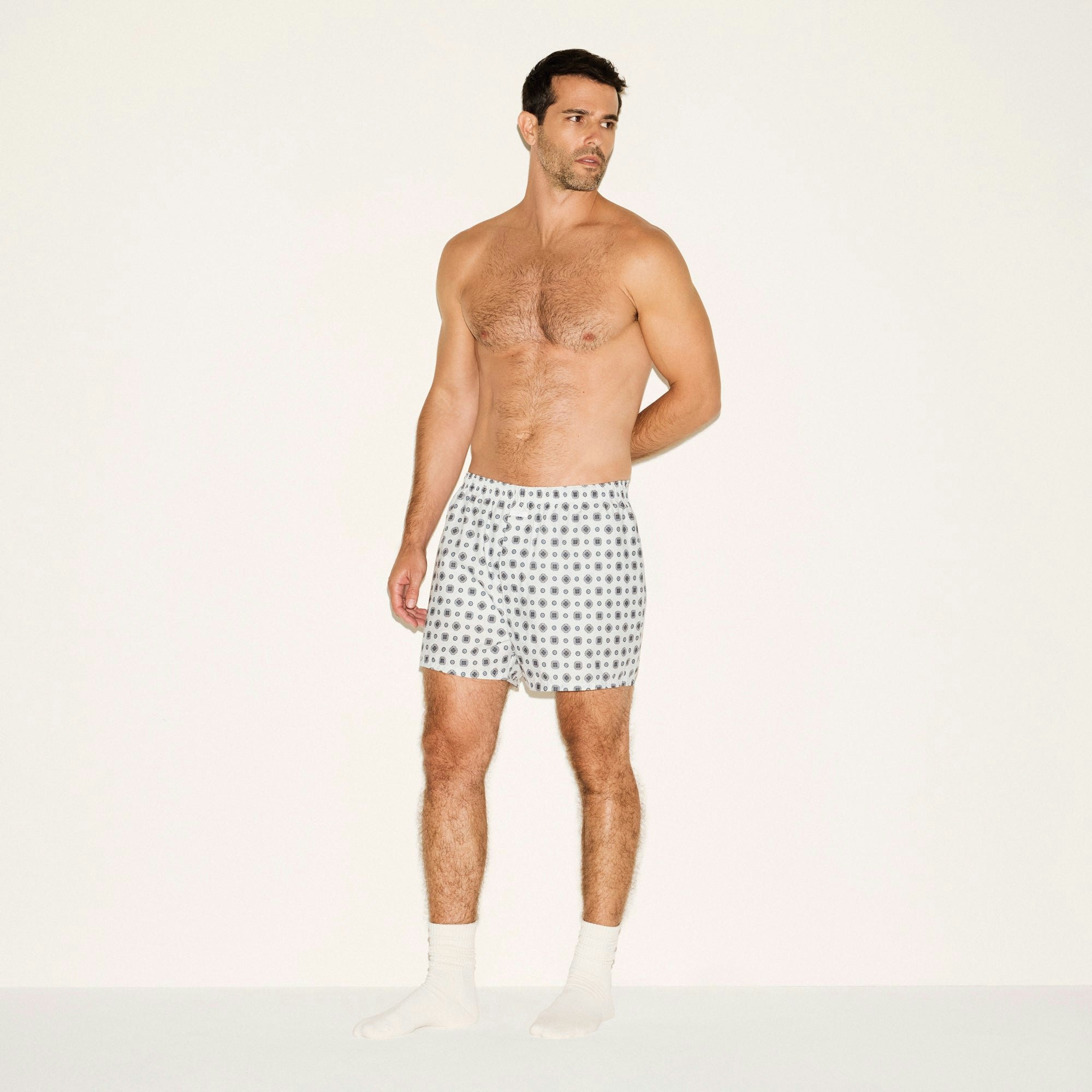 COTTON POPLIN MENS BOXER | PLATINUM FOULARD PRINT ON A MODEL SIDE VIEW | FOCUS: 0.0, 1.0, 0.9 | FOCUS: 0.9, 0.1, 0.7