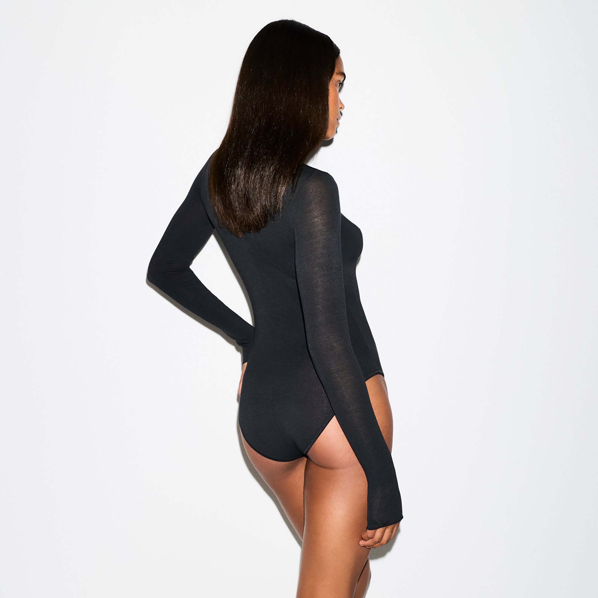 カットソー(長袖/七分) Rosarymoon turtle neck sheer leotard SHEER MODAL LONG SLEEVE TURTLENECK BODYSUIT | PHOENIX | SKIMS