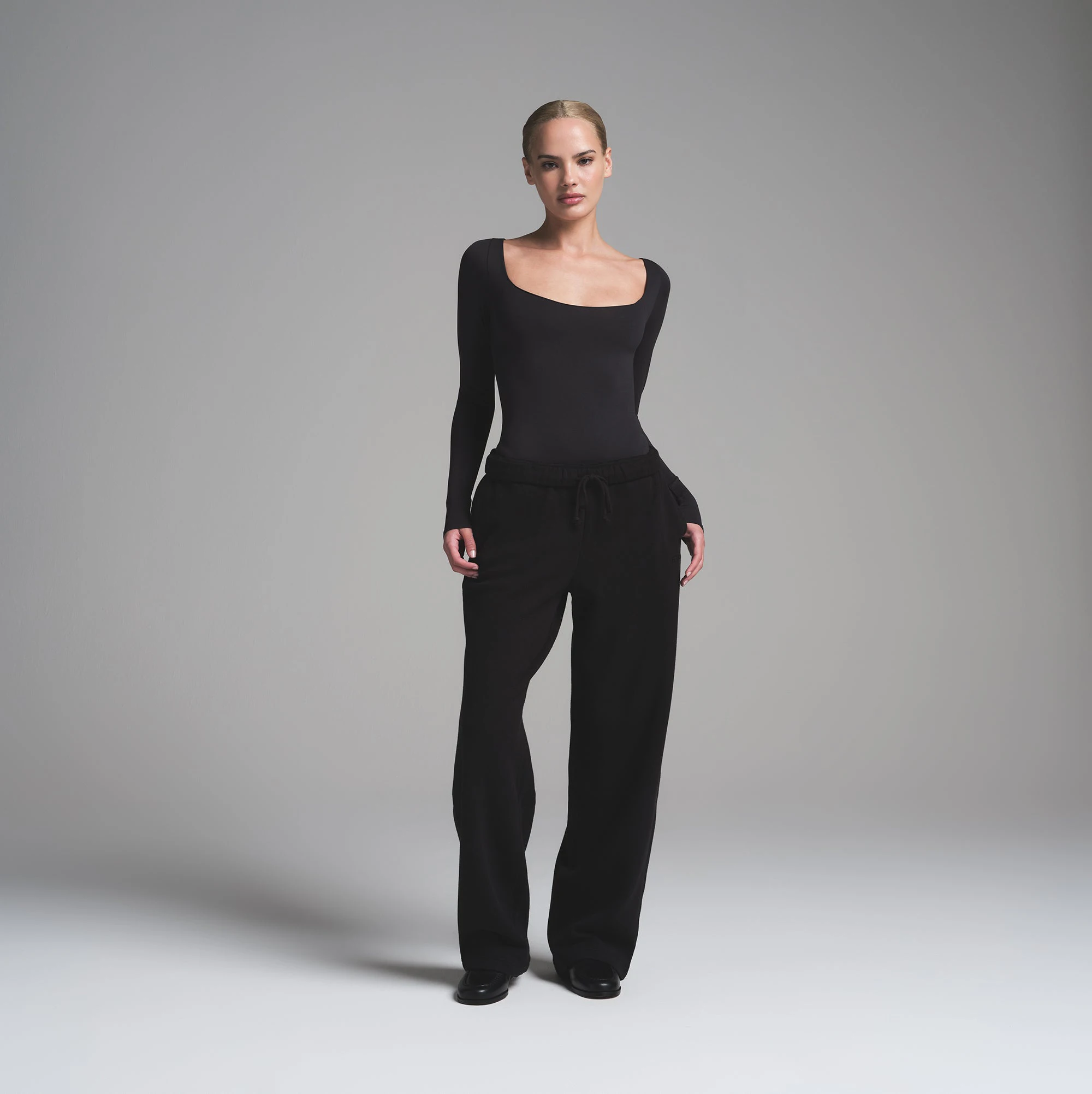 ESSENTIAL LONG SLEEVE SCOOP NECK BODYSUIT | ONYX ON A MODEL FRONT VIEW | FOCUS: 0.0, 1.0, 0.9